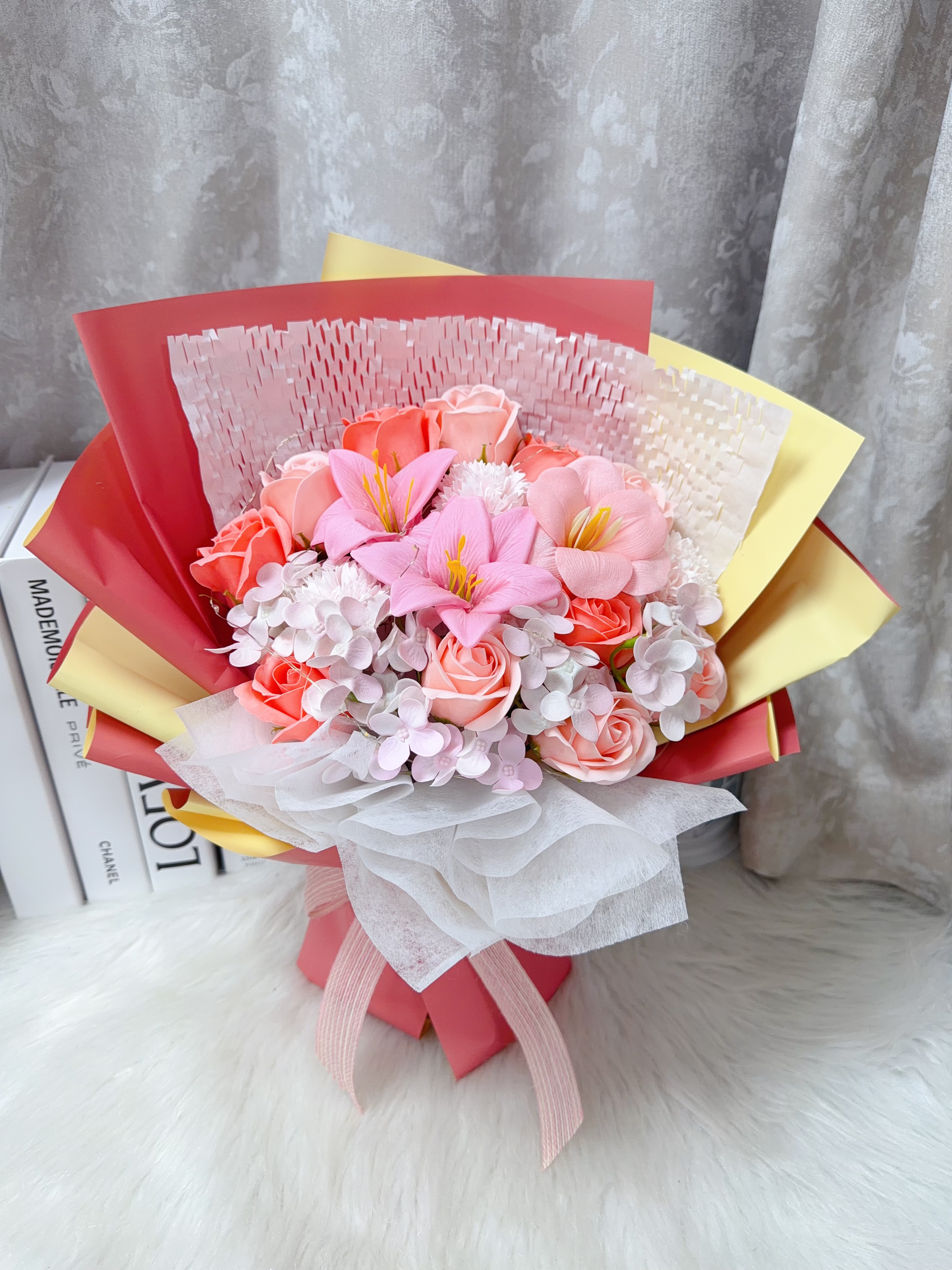 百合玫瑰番梘花花束