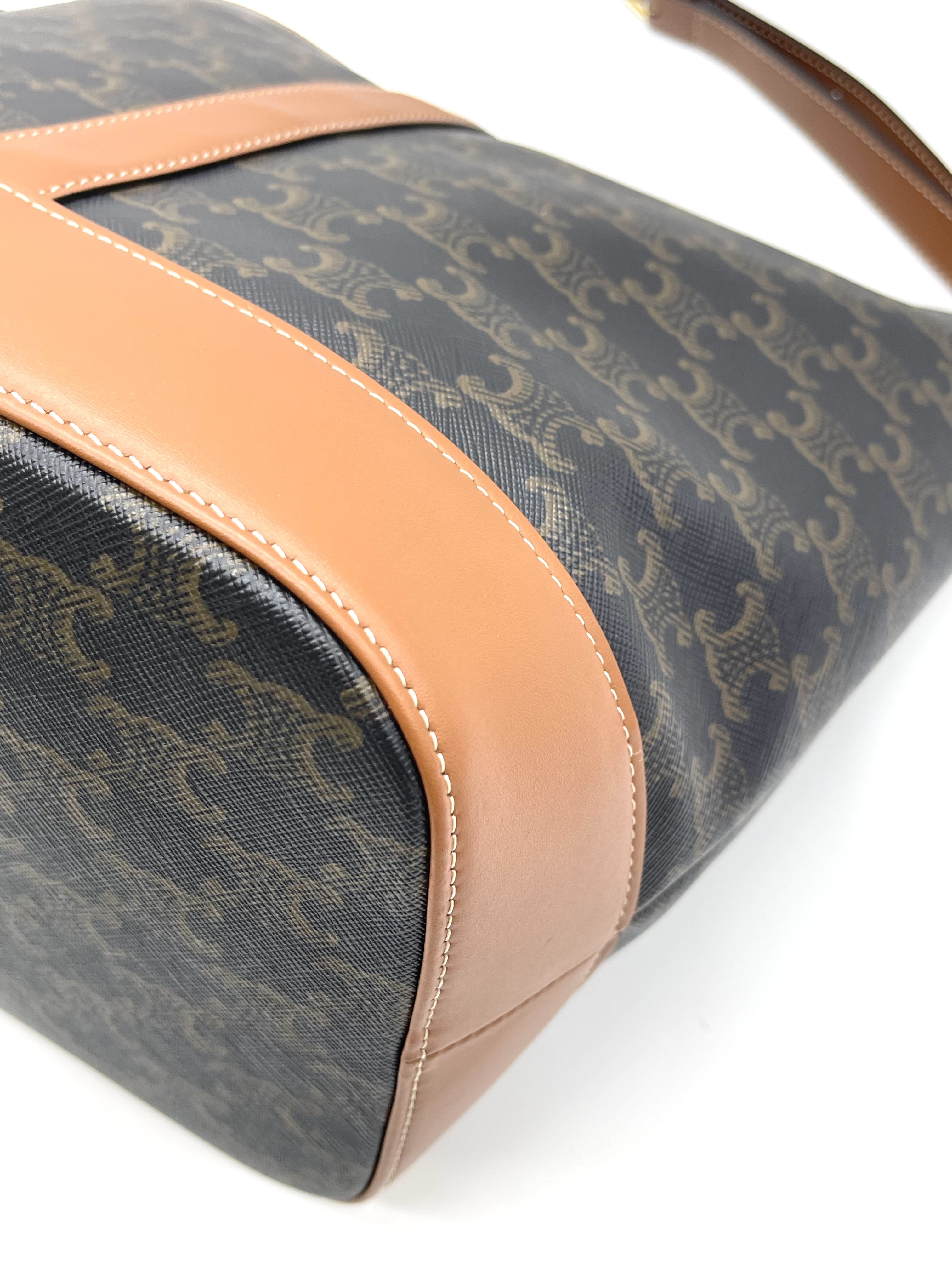 Pre-owned CELINE Medium Triomphe Bucket Bag / Product Code: 26031416