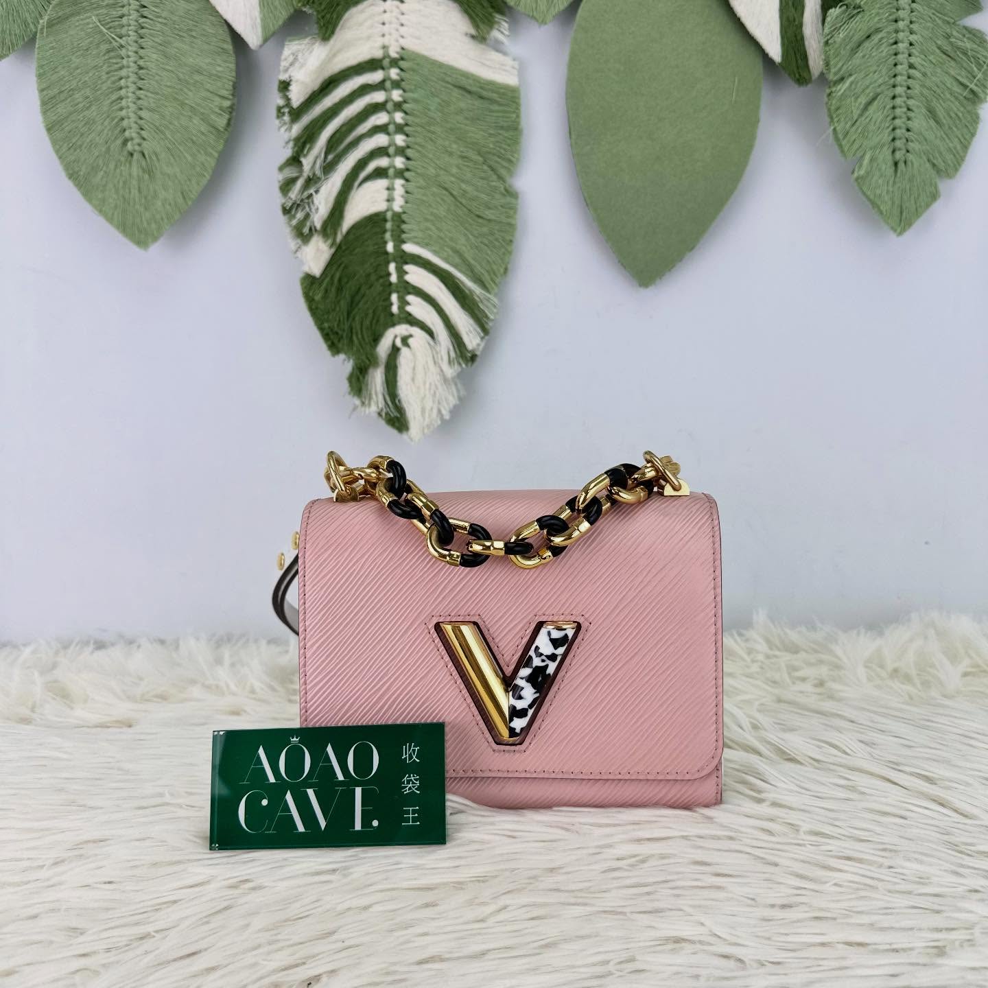 LV 🤍PRE OWNED Twist 粉紅水波紋旋轉扣 PM Size 晶片款🩷