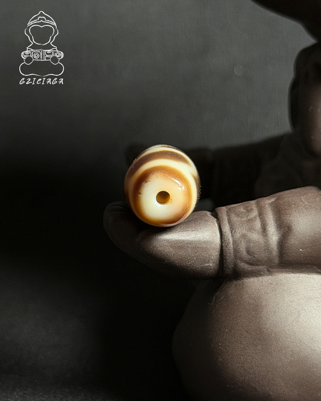 西藏至純寶瓶天珠