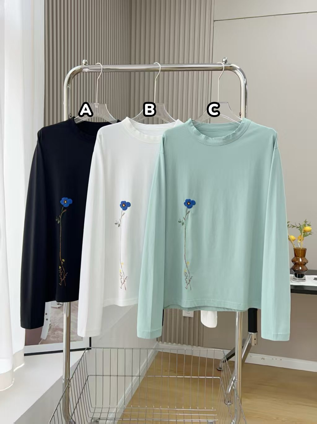 日系45R 藍色剌繡花朵長袖Tee 