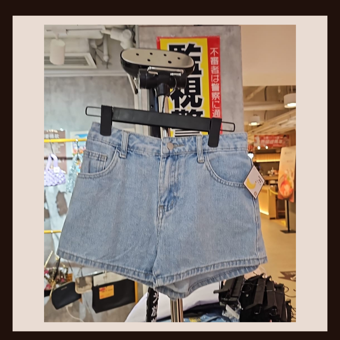 👖 夏日美腿神器！淺藍高腰牛仔短褲平賣中
