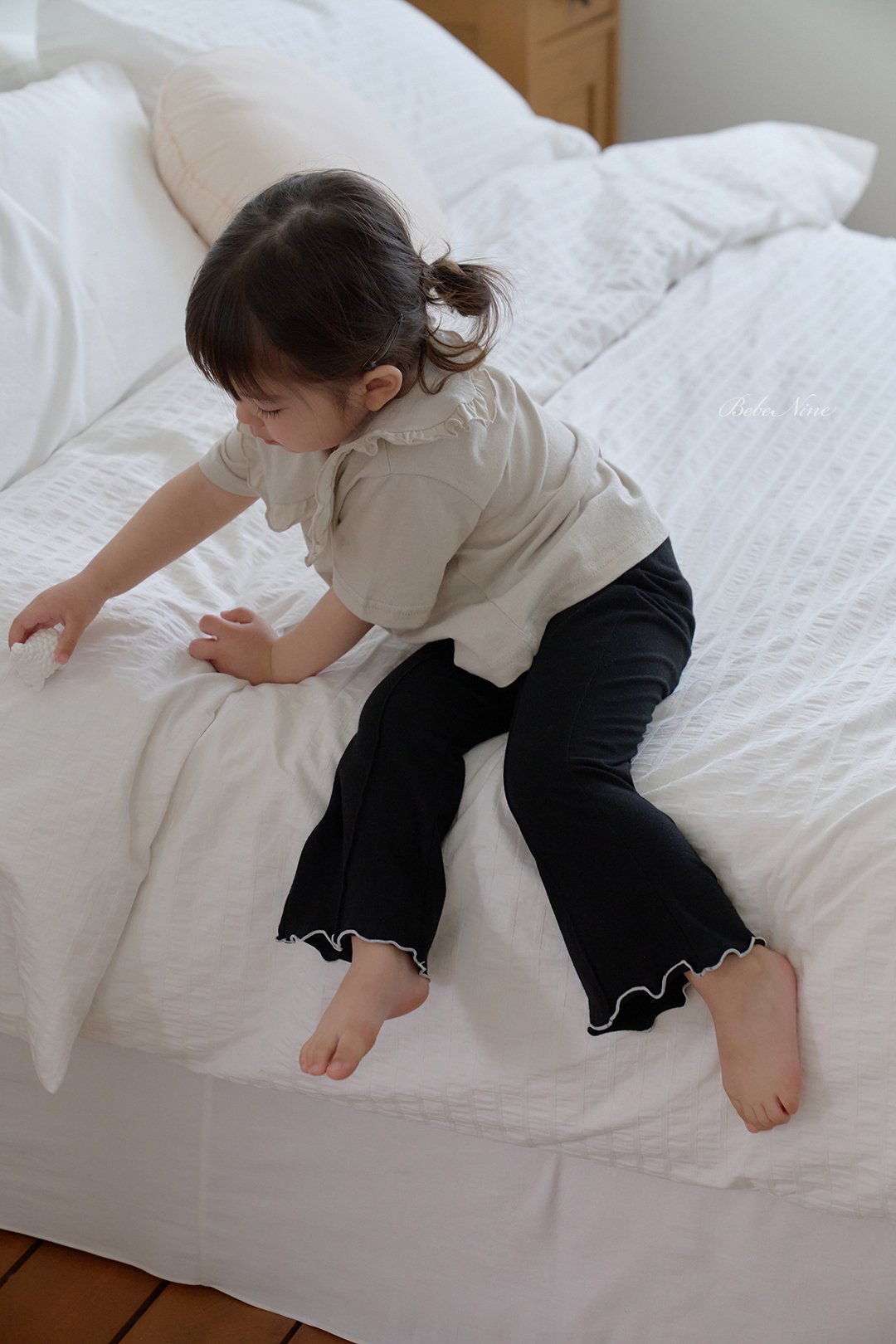 ☀️預訂 韓國直送☀️🇰🇷Bebenine兩色花邊喇叭褲