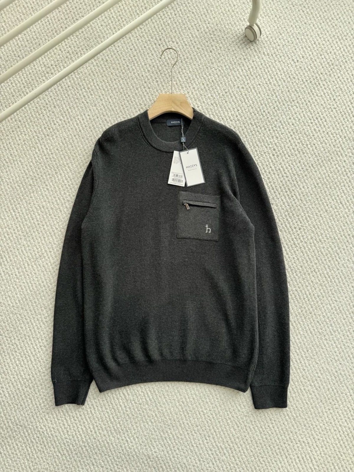 HAZZYS 胸口袋刺繡 logo 羊毛圓領冷衫