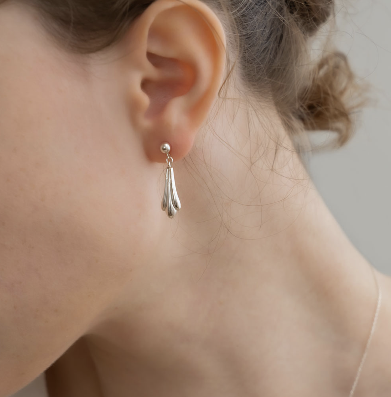 AUBE DE MOI | Long Shell Drop Earring 