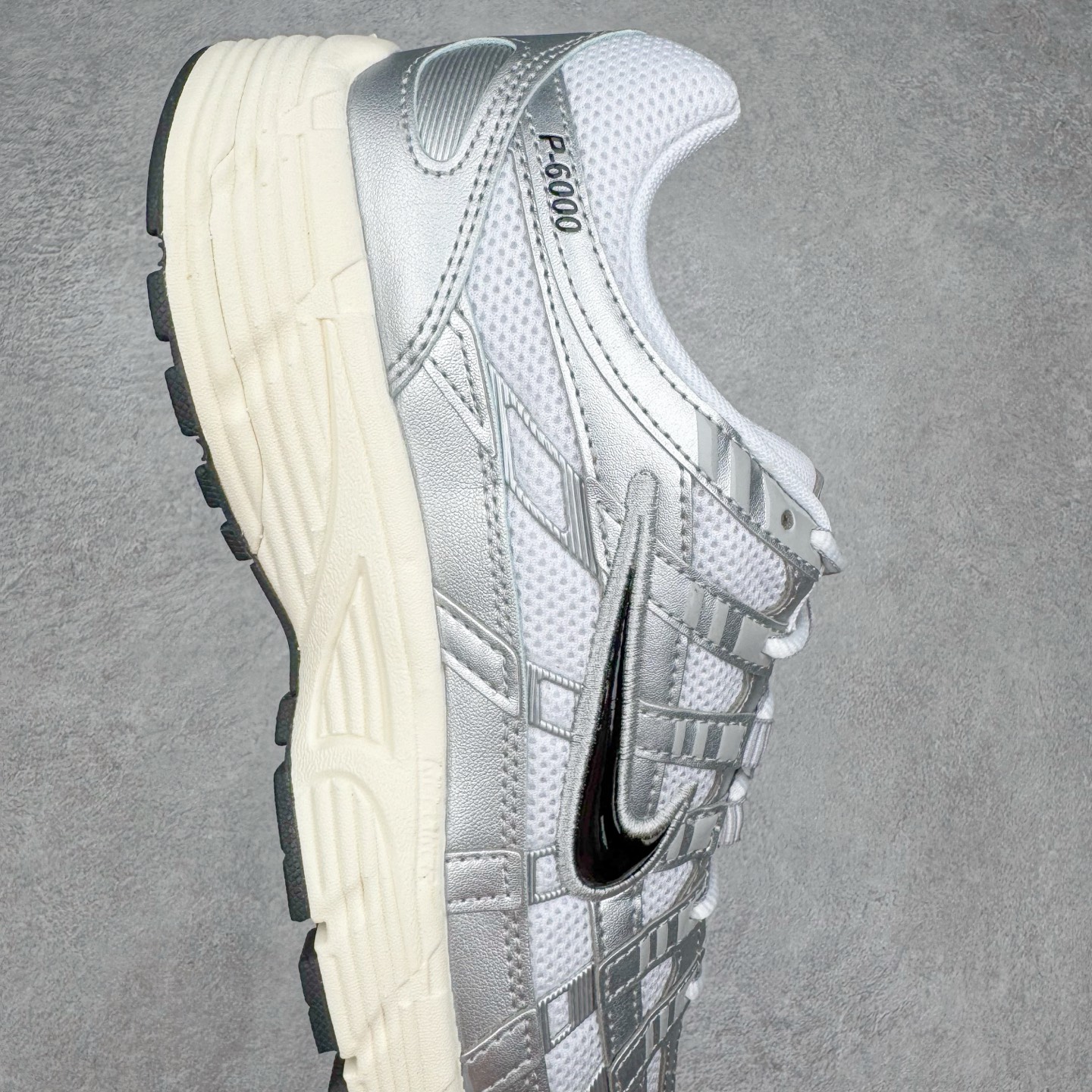 Nike P-6000 CD6404-105  