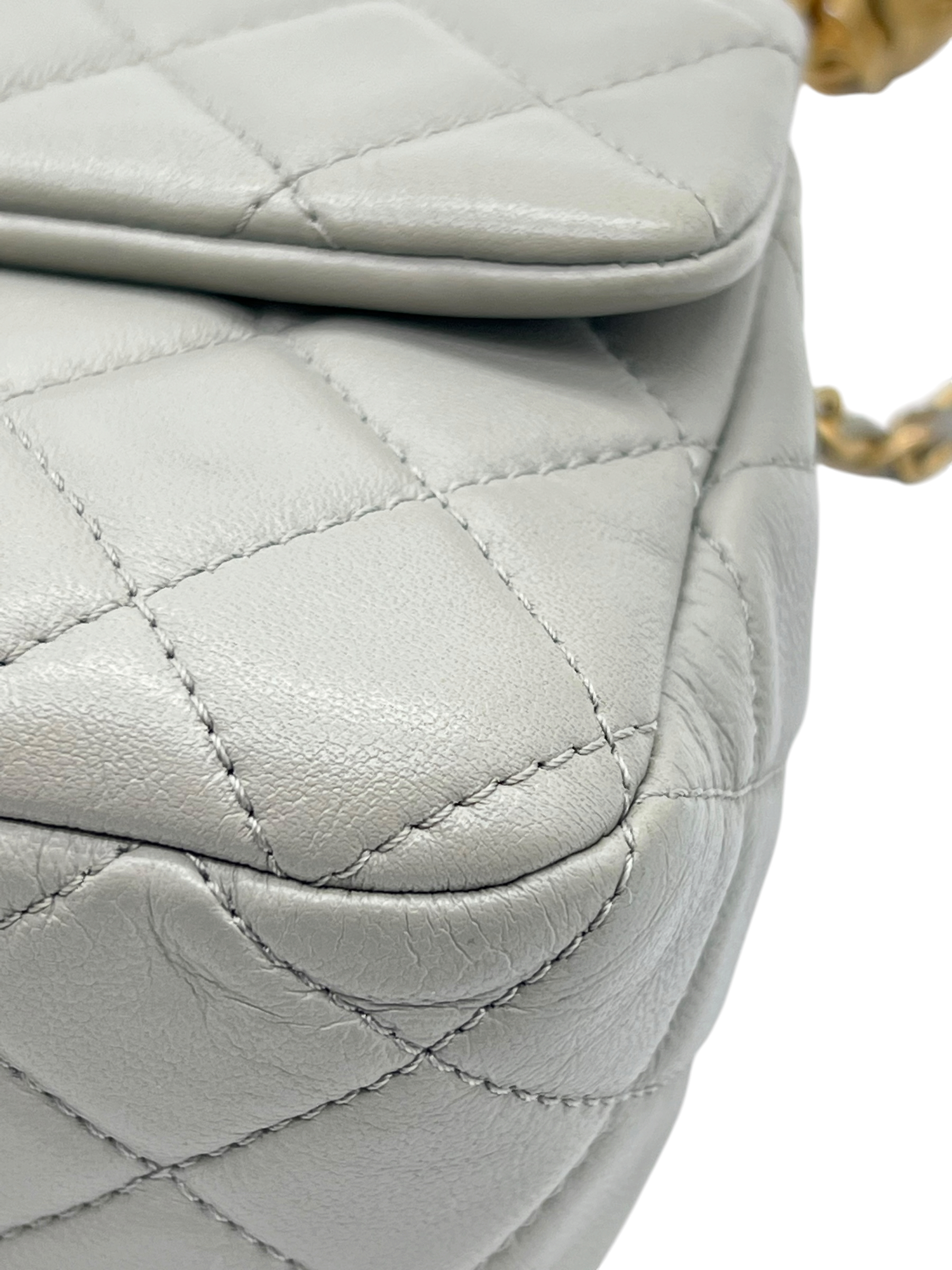 Pre-Owned CHANEL Mini Flap Bag / Product Code: 26052807