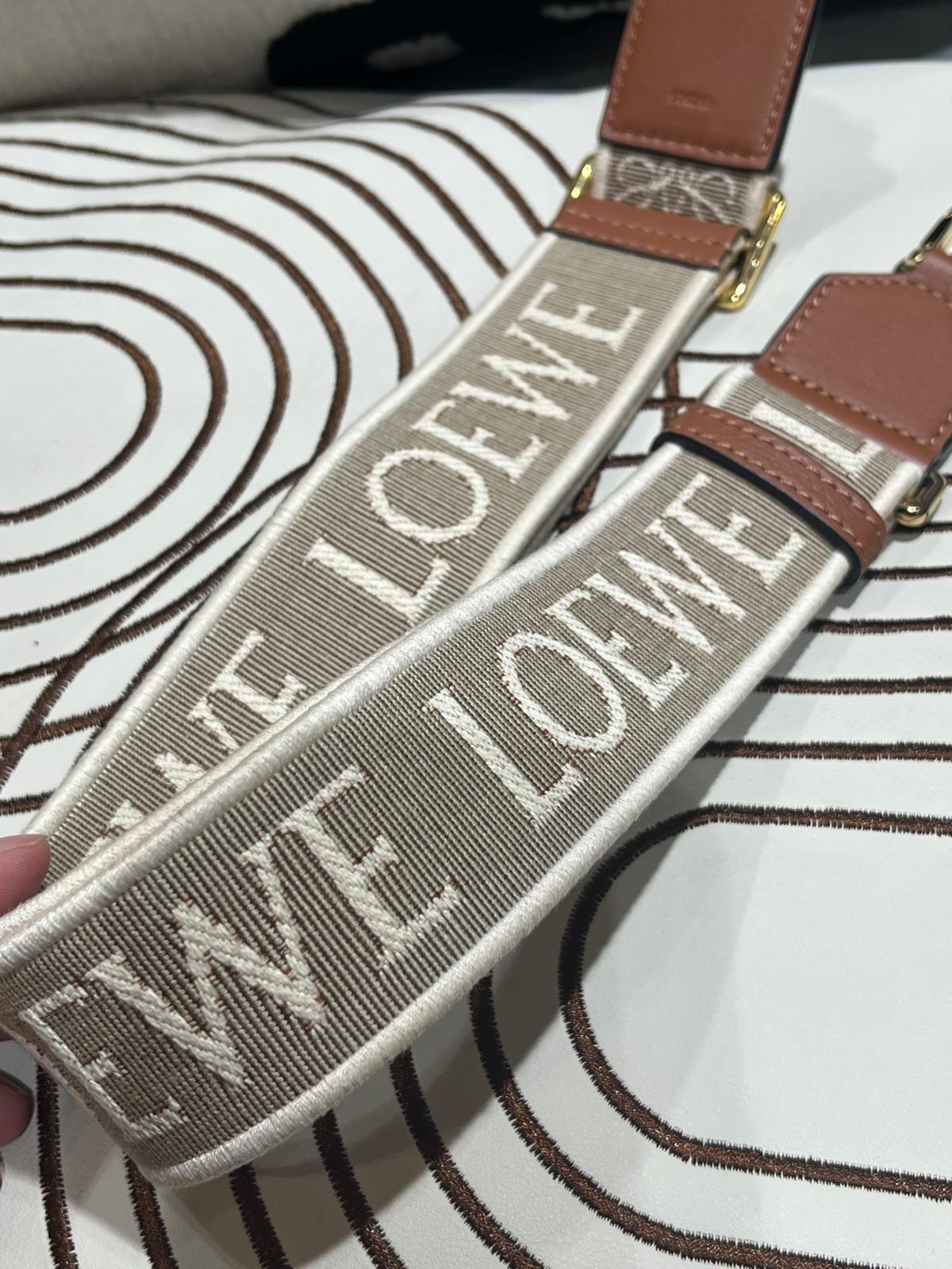 loewe strap anagram Tan 100%Authentic, 98%new ✅dust bag