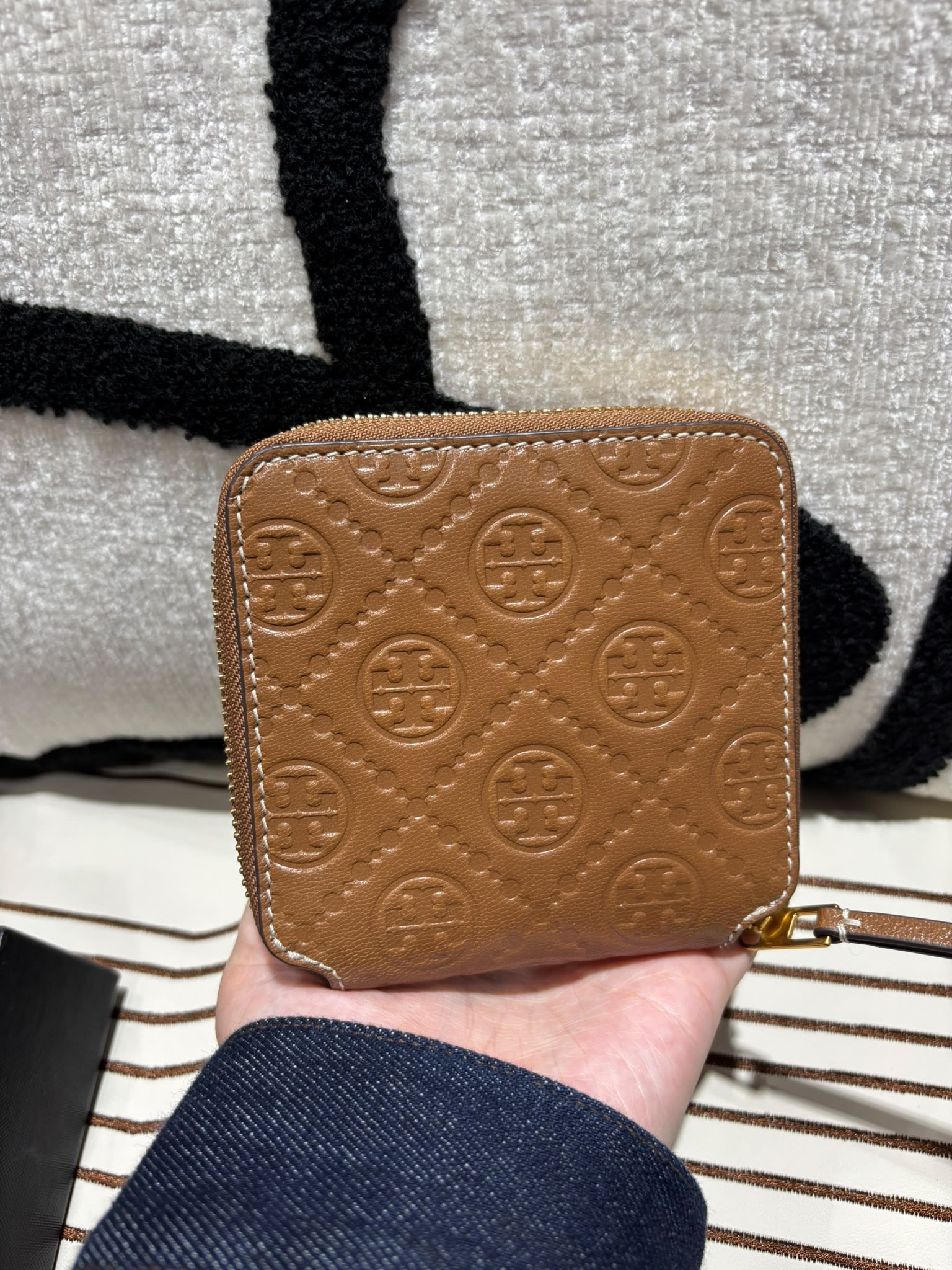 Tory Burch Zip around Wallet 100%Authentic, 99%New ✅Dust bag