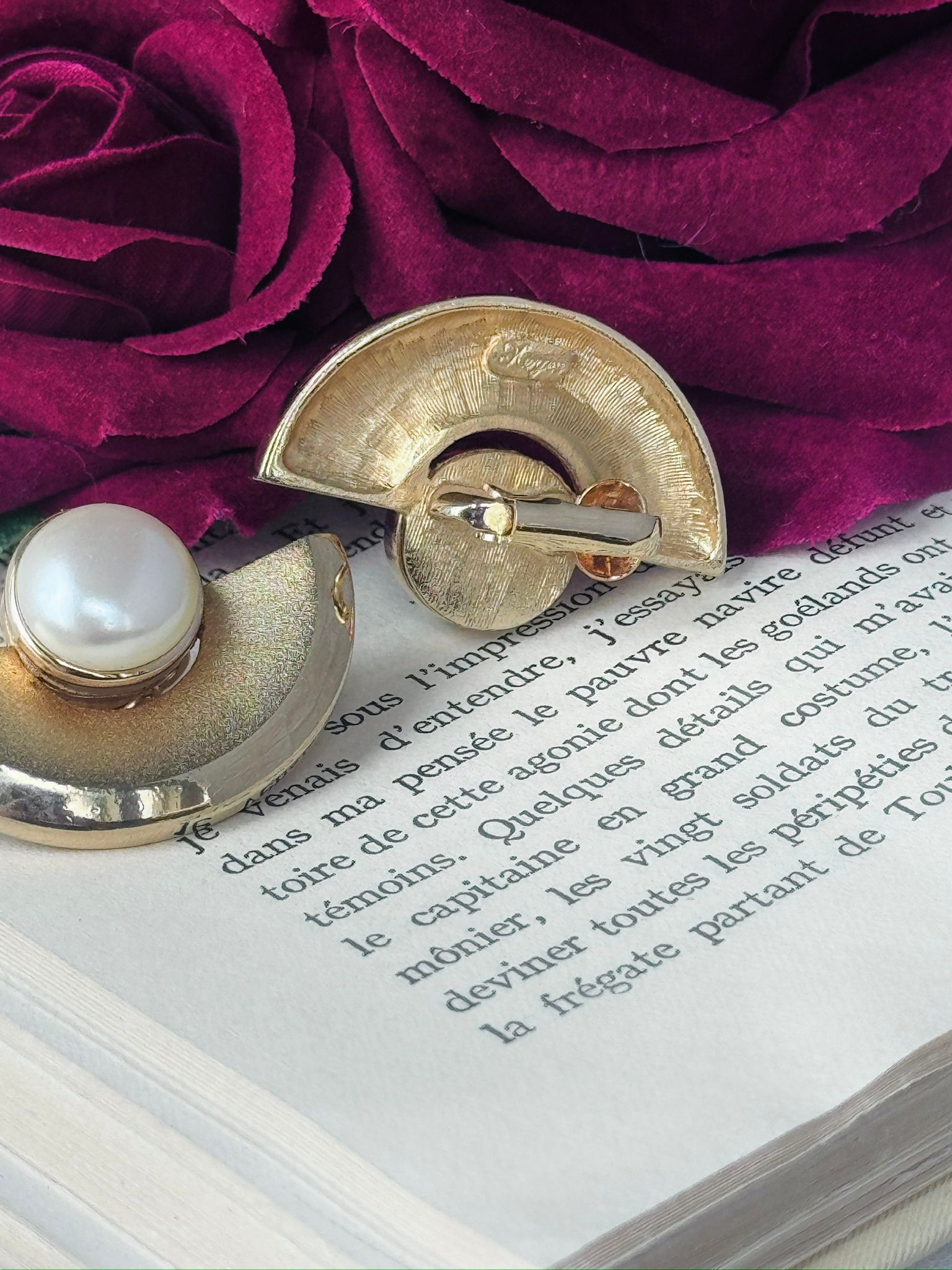 Vintage C.a. 1960-70s "Keyes" Pearl Brush Gold Clip Earrings (MT2589-5)