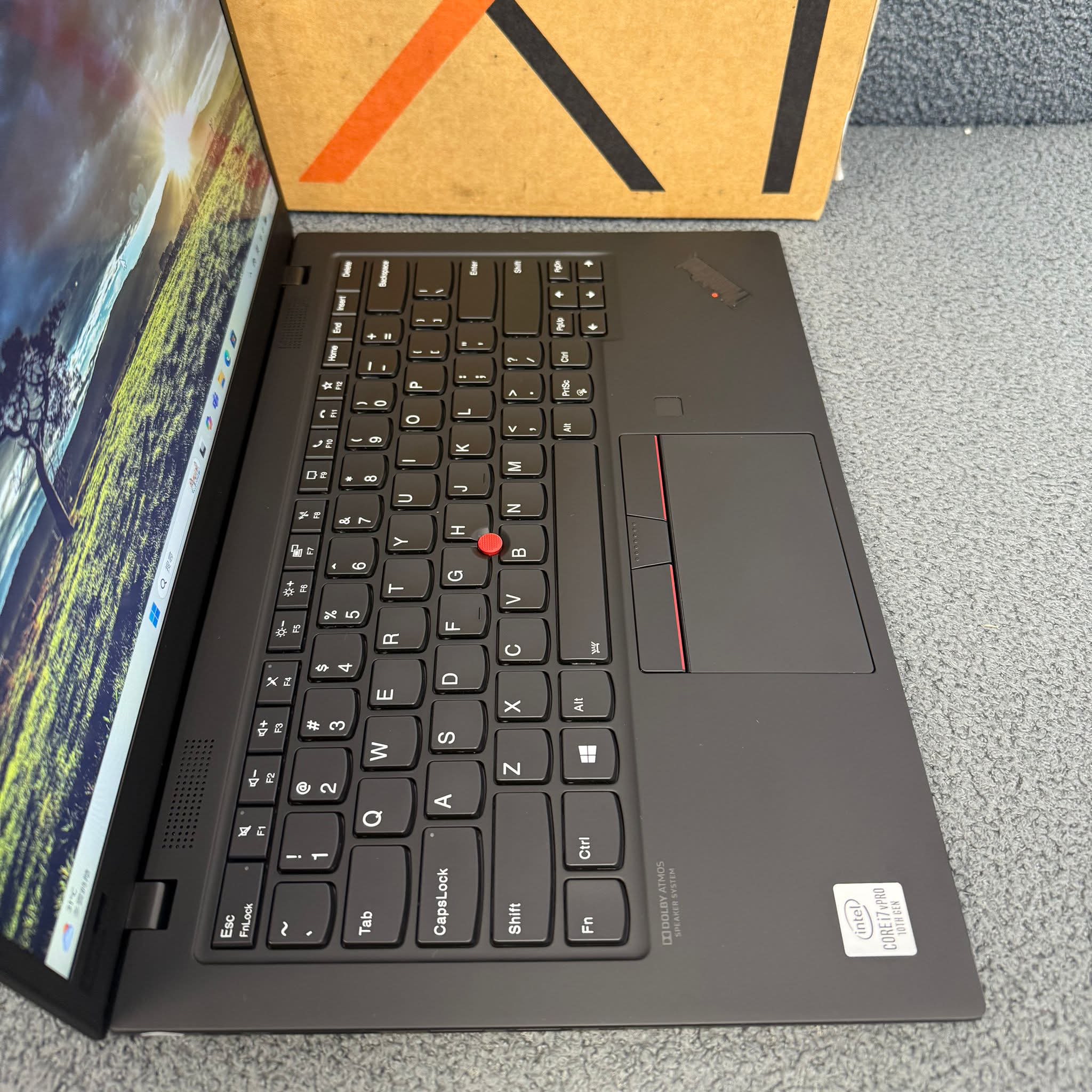 Lenovo Ultrabook ThinkPad i7-10610U/16GB/512GB SSD/1080P /指紋解鎖/gen8/頂級ultrabook / notebook / Gaming laptop / office / Win10 / Win11 /Light weight