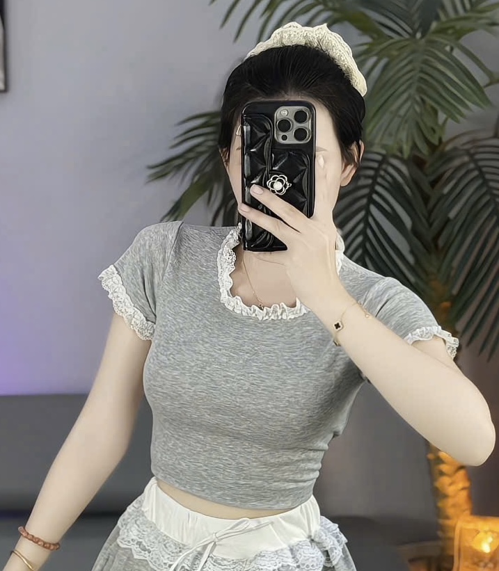 蕾絲邊短版T 卹
