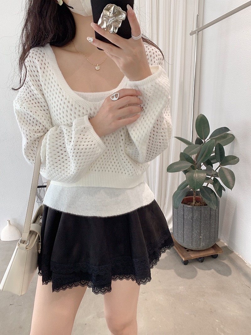 吊带修身针织打底+镂空休闲长袖V领毛衣两件套