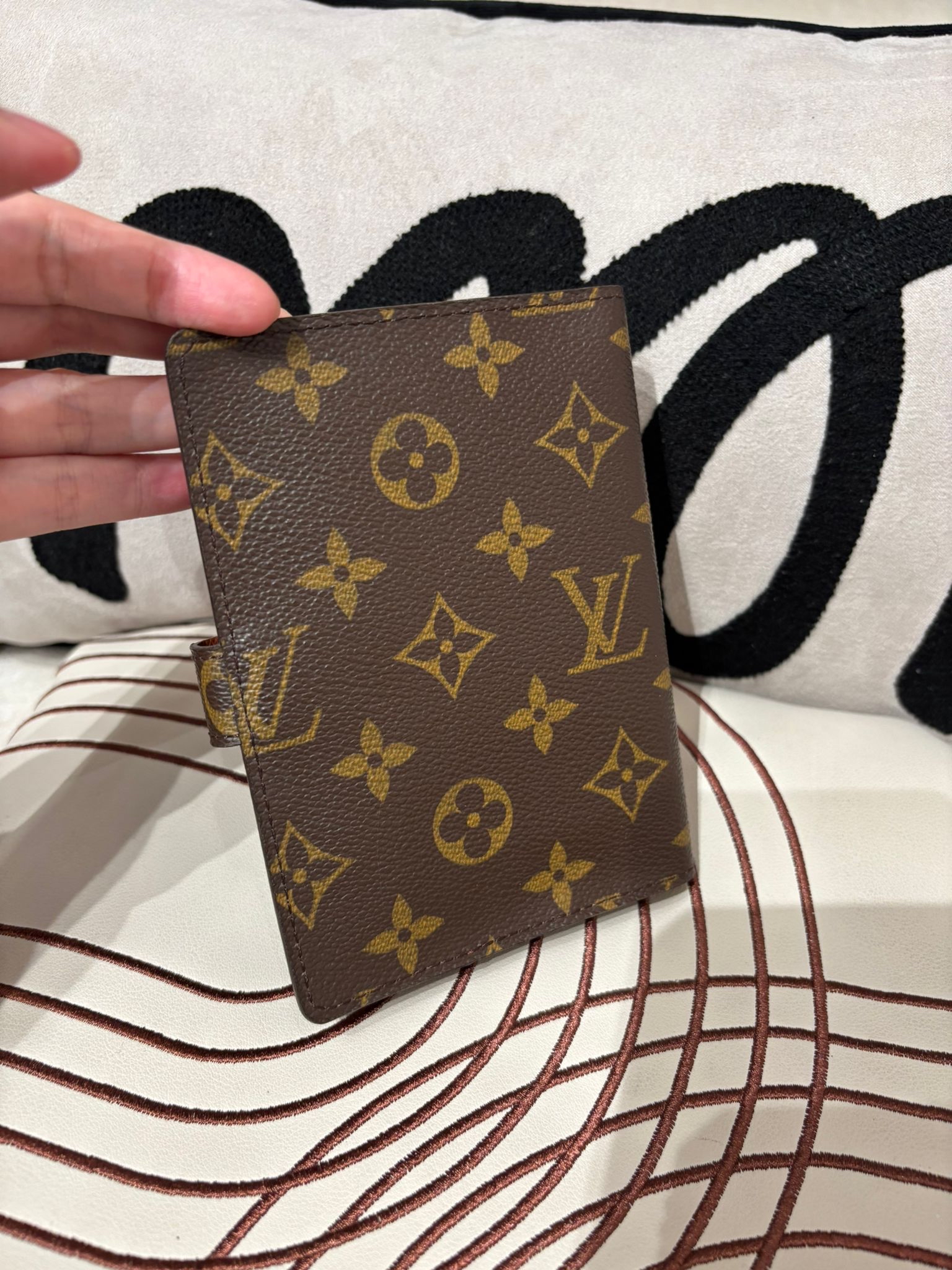 Lv Monogram cover 記事本封套 100%Authentic,95%new✅防塵袋