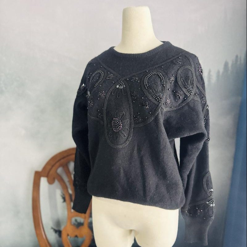 Vintage Made in Hong Kong 70% wool 20% Angora Beaded Pullover (MT2530)
