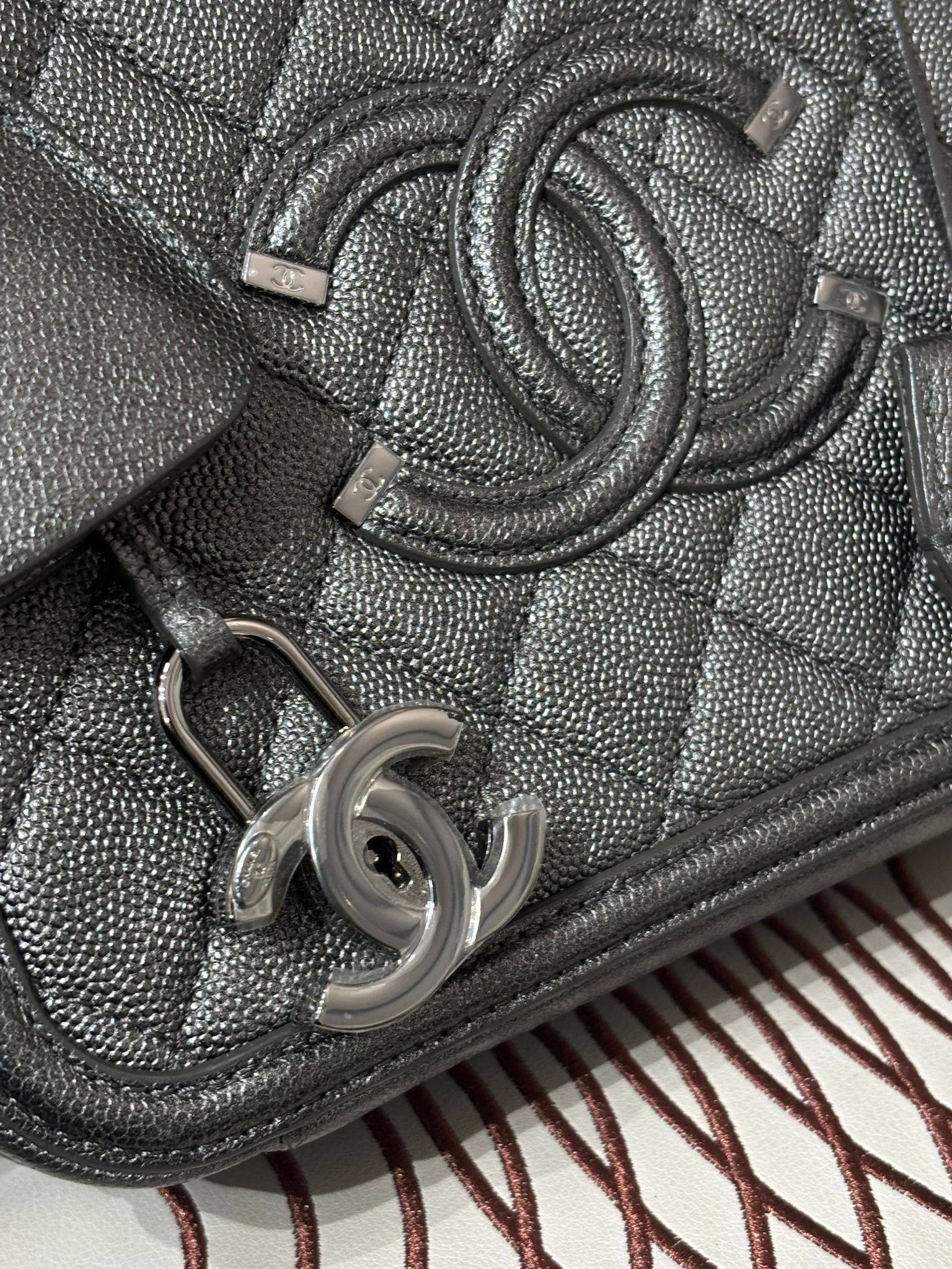 Chanel vanity cc filigree 21cm 銀灰色魚子醬牛皮 ,100%Authentic,98%new ✅26CARD✅dust bag ✅box 