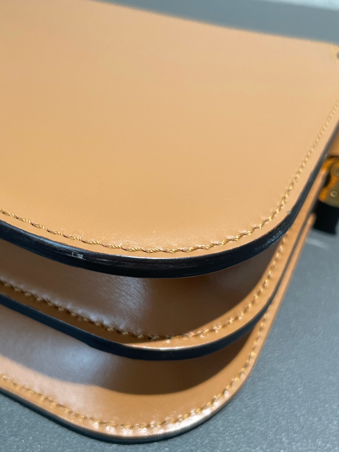 【預訂貨品】FENDI焦糖色金扣風琴包