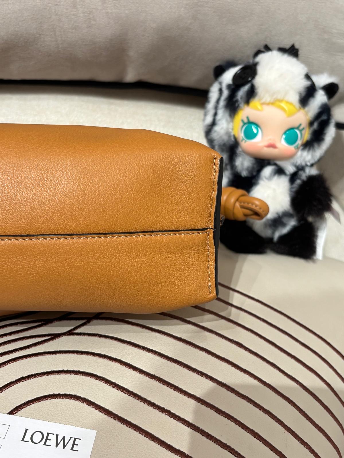 Loewe Flamenco Warm Desert Calfskin 100%Authentic, 98%New ✅Tap Booklet✅Dust bag