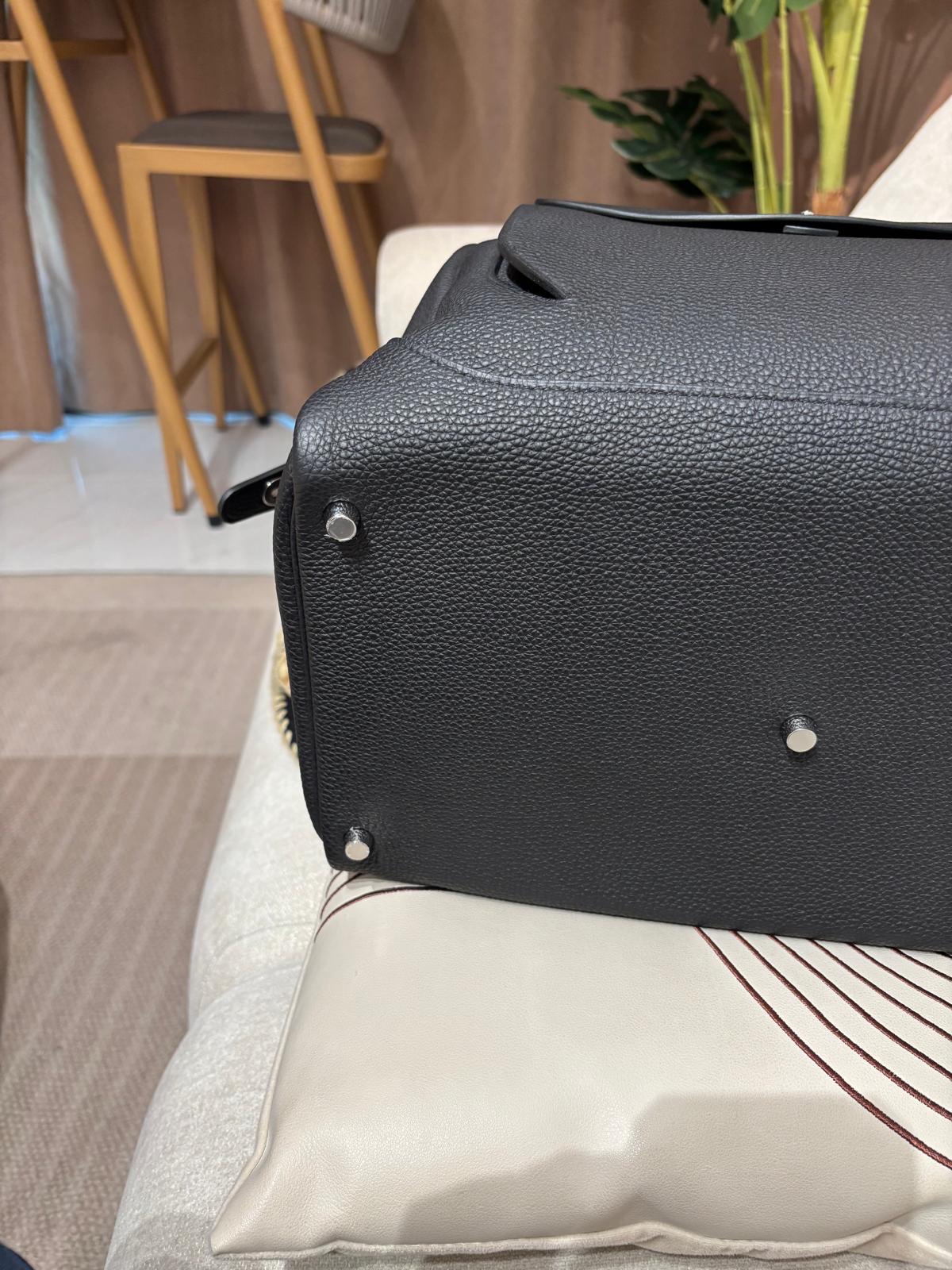 HERMES Wallago Cabine 35 Stamp A 89 Noir Togo Calfskin 100%Authentic, 98%new ✅Key Lock✅Dust bag