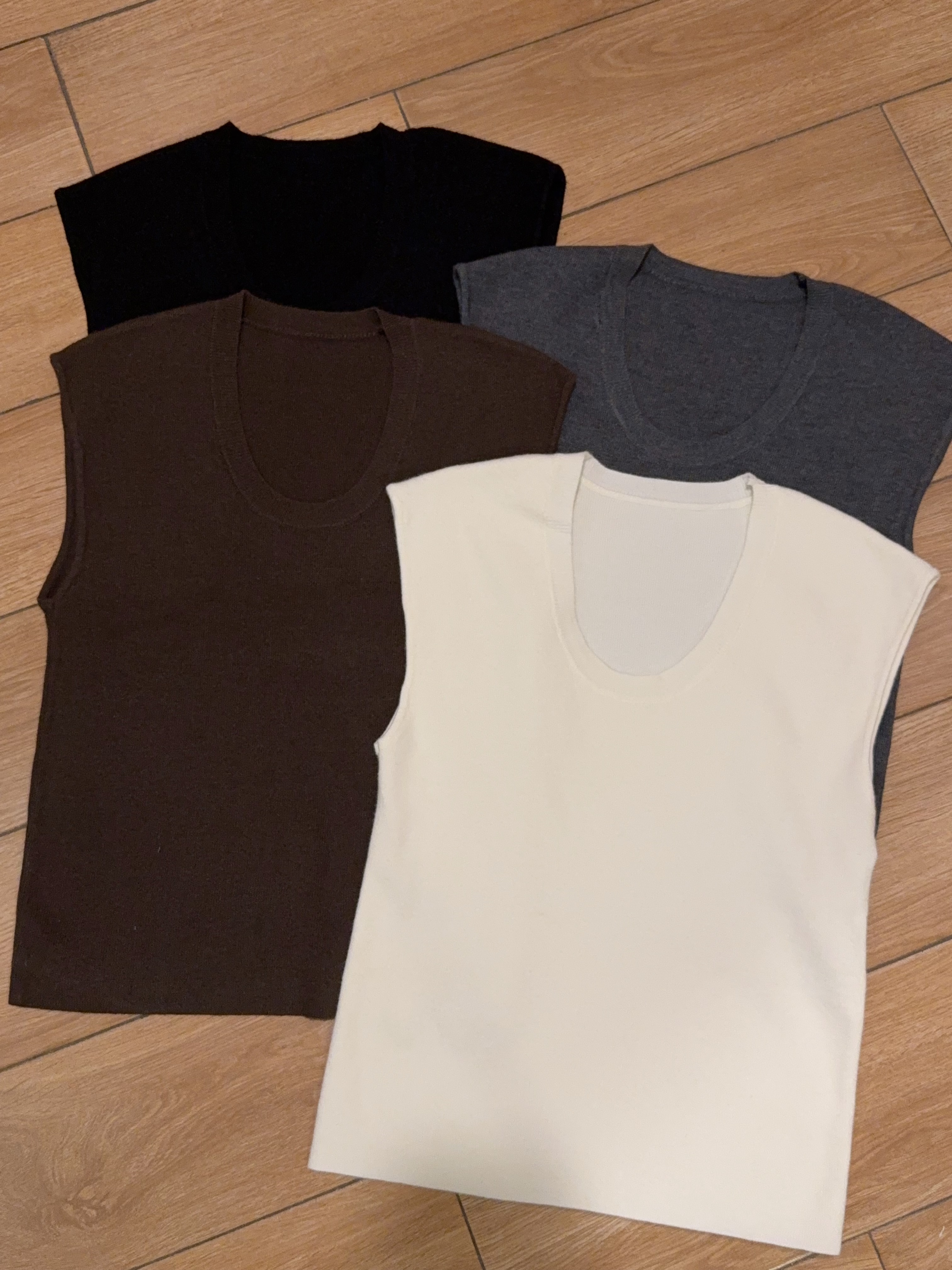 气质大U领羊绒针织飞袖上衣R2983