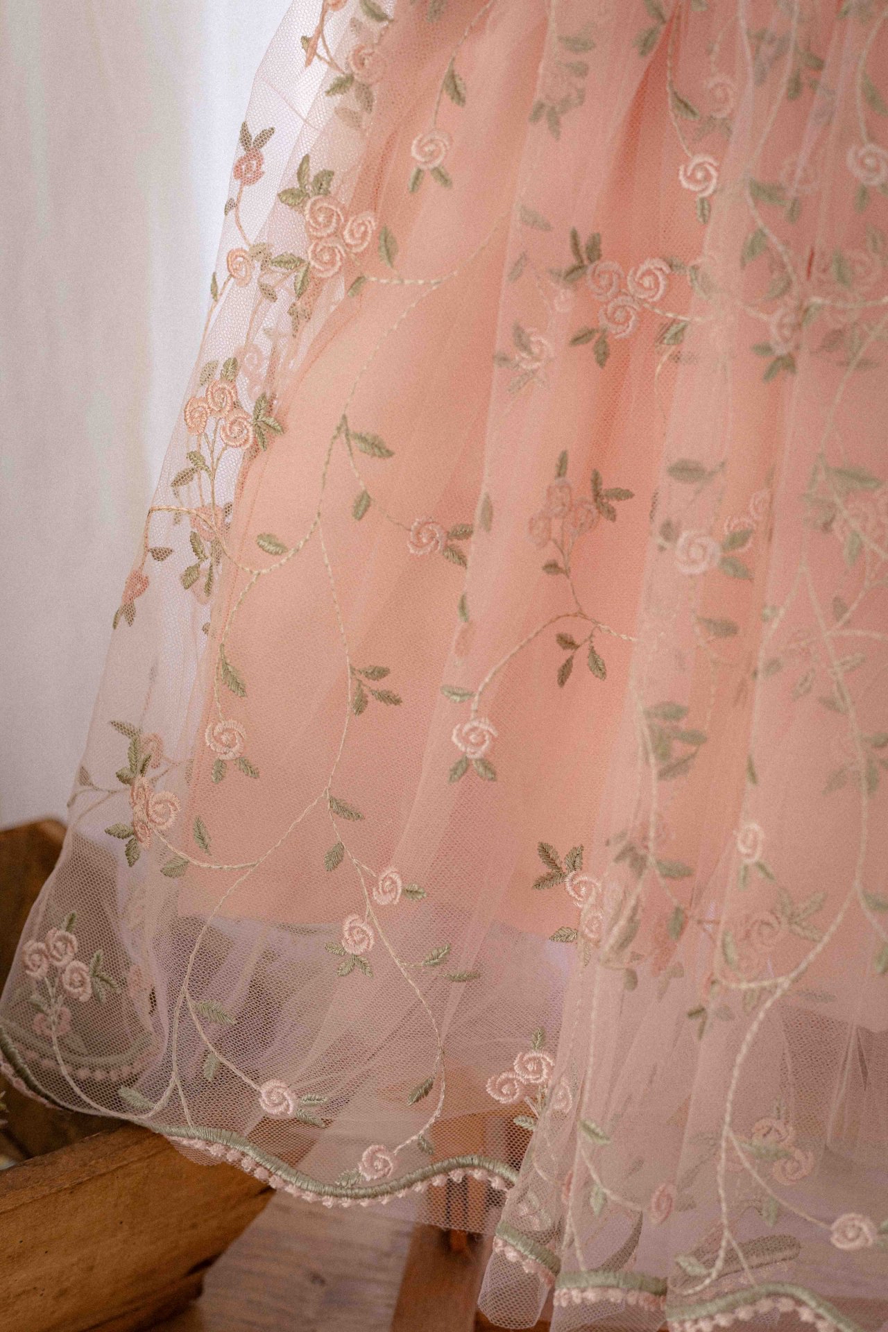 ☀️預訂 韓國直送☀️🇰🇷Oren Roslyn Bloom兩色花卉刺繡泡泡袖包屁裙/連身裙