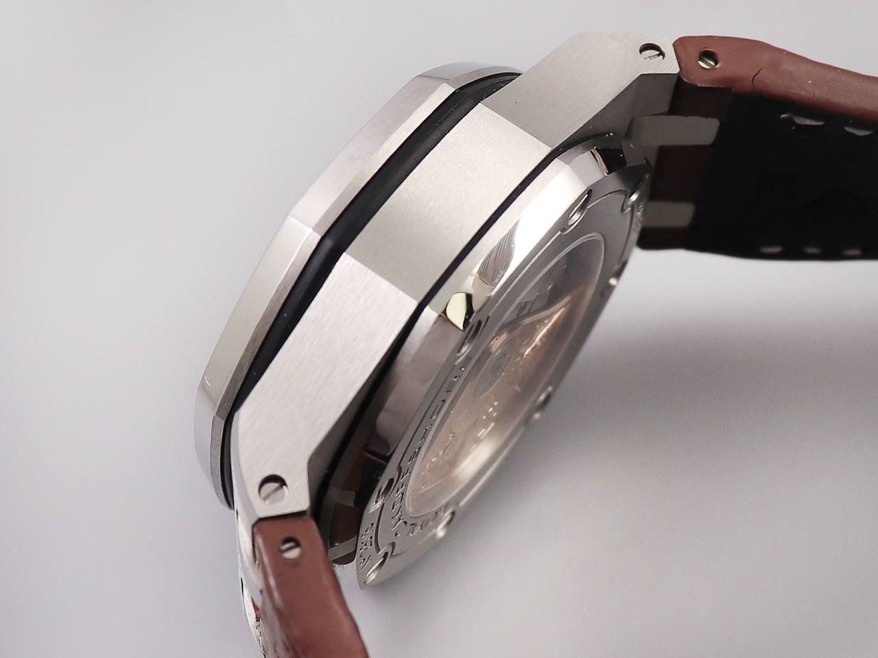 AP 26470st巧克力V2版经典a p计时款式之一 搭载复刻原版3126机芯 直径42mm 厚度15.6mm 🔥注：JF的所有3126机芯系列是目前市面上壳身最薄和复刻程度最强的版本🔥🔥