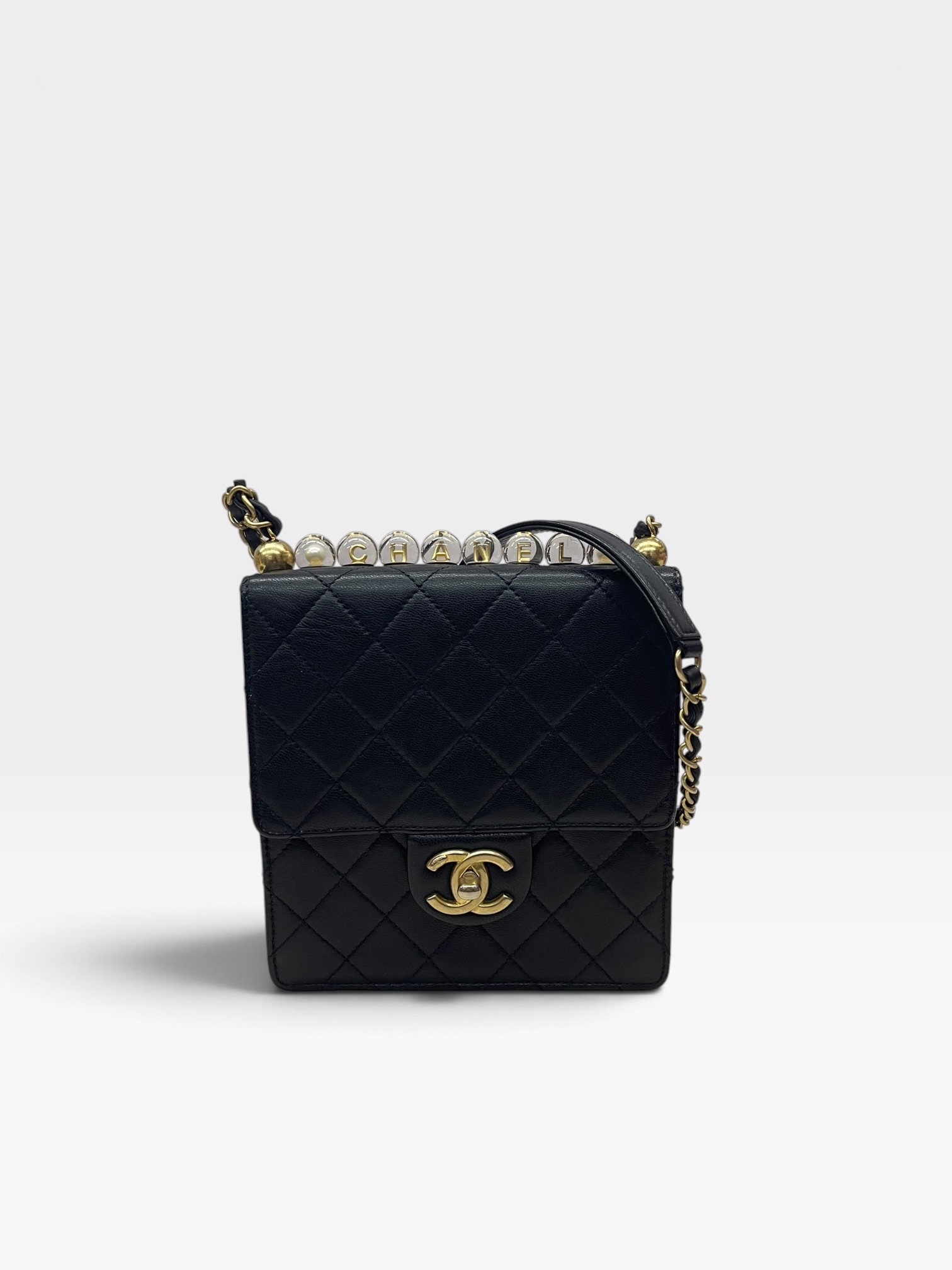 Pre-Owned CHANEL Chic Pearls Flap Bag / Product Code: 102911