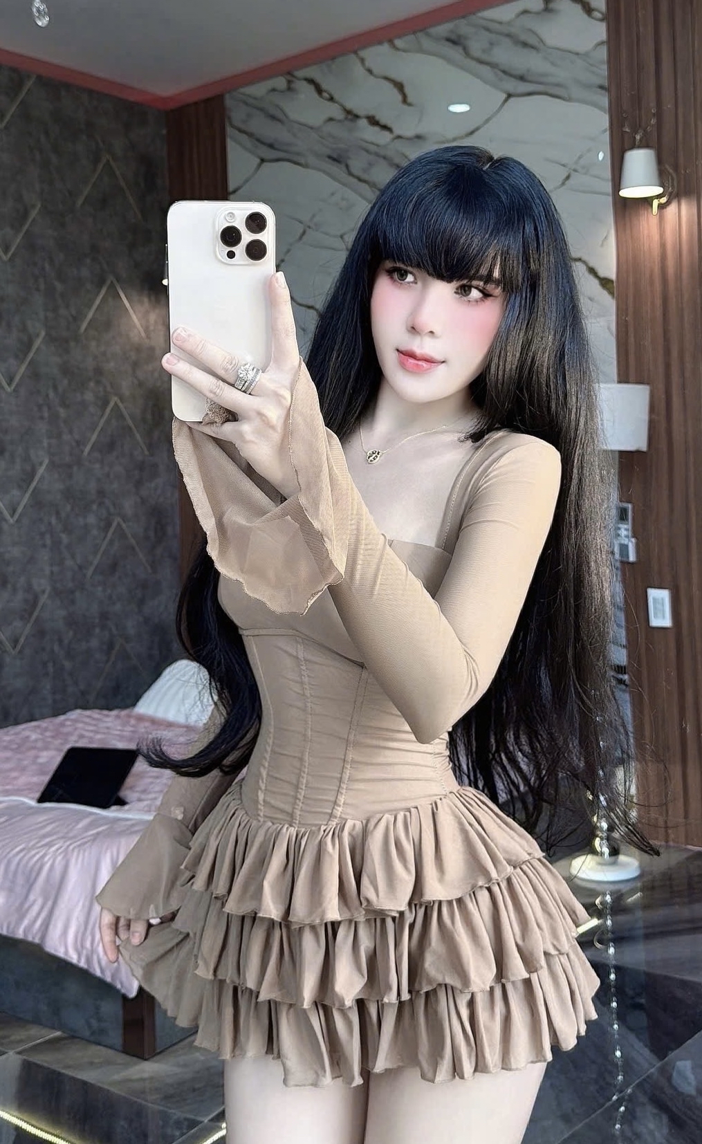 長袖荷葉邊迷你連身裙 