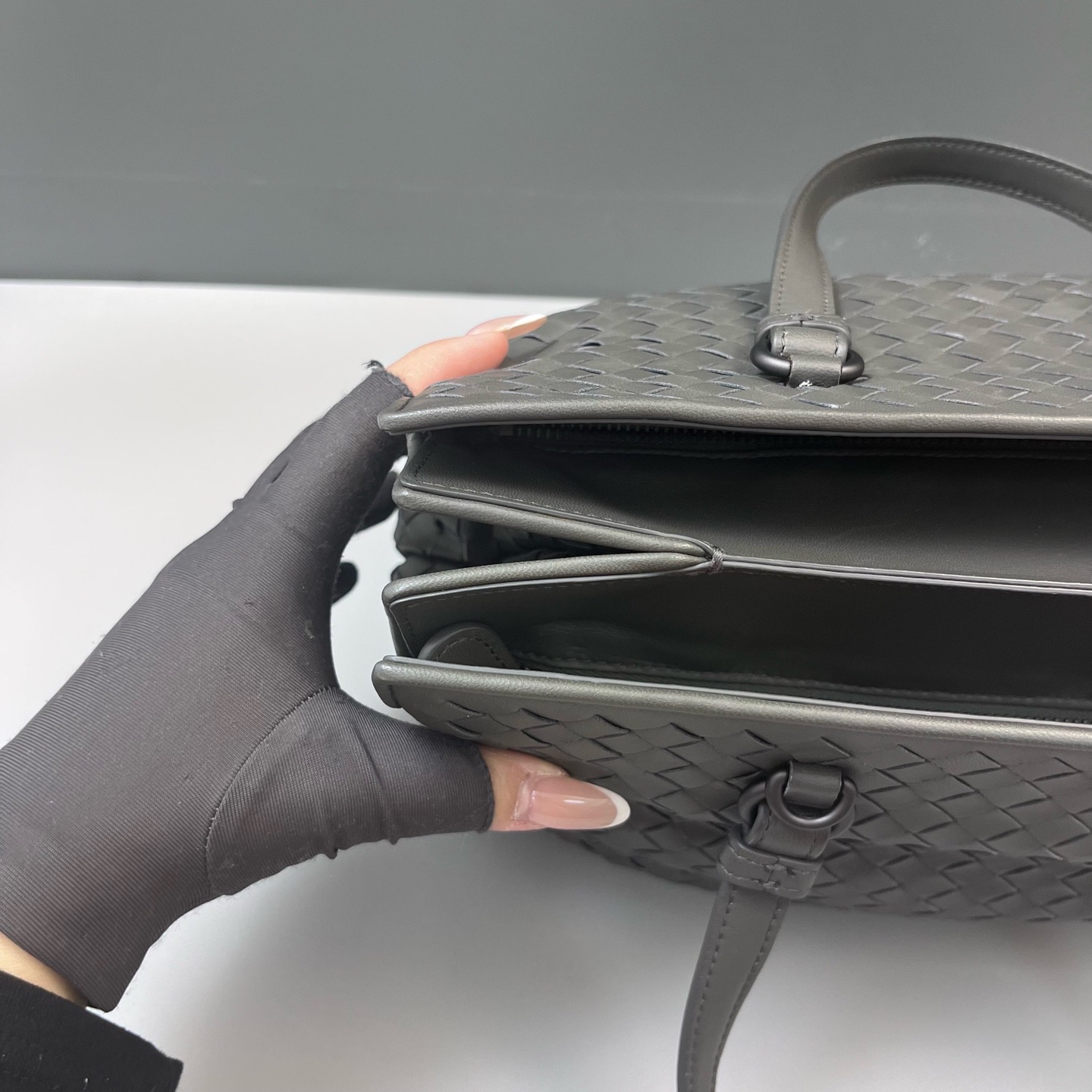 【預訂貨品】BV 灰色編織tote bag