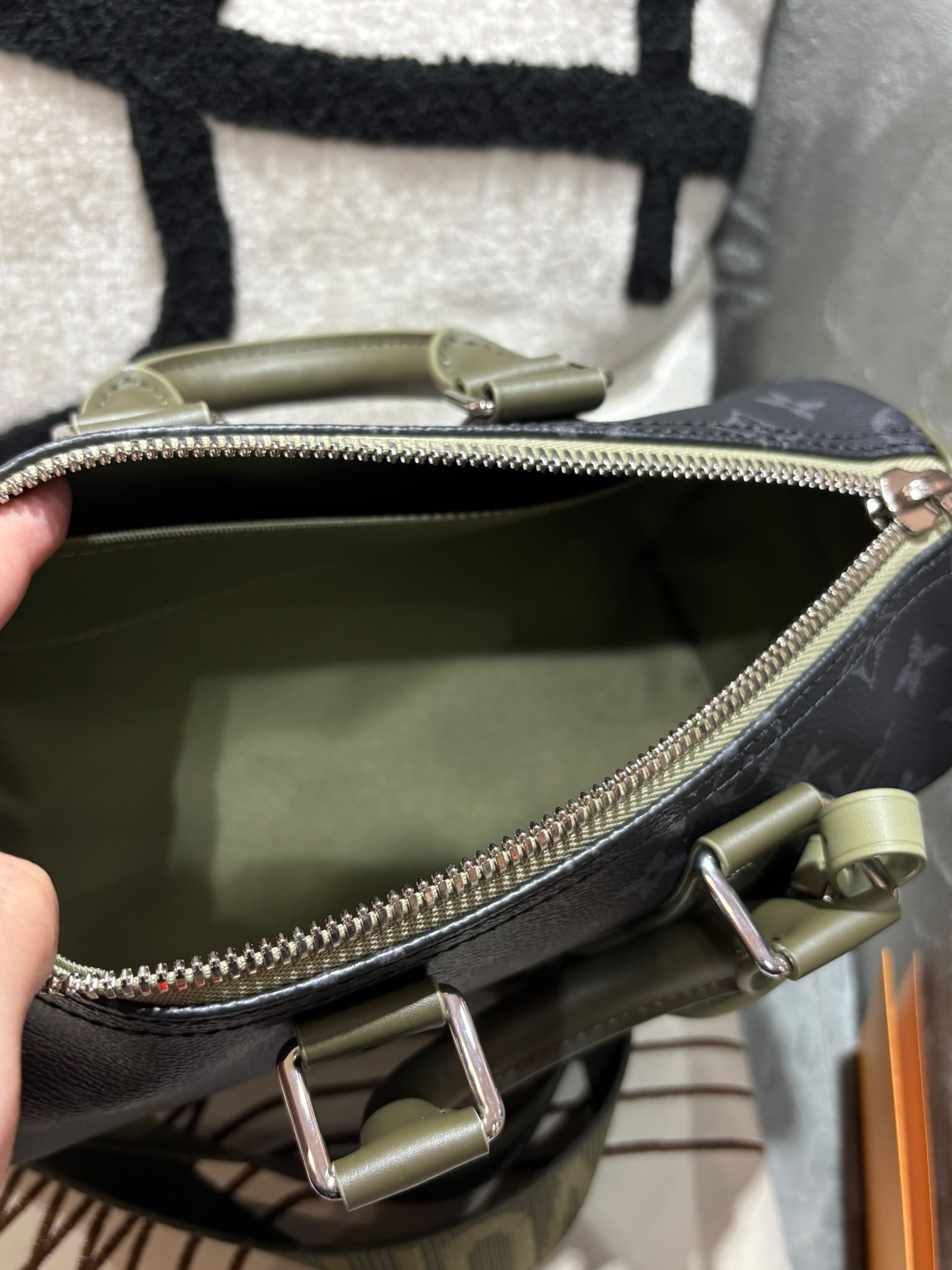 全新 Lv Keepall Bandoulière 25 2 way bag M28638 100%Authentic, 100%New 全新未使用品 ✅收據✅Dust bag ✅Box