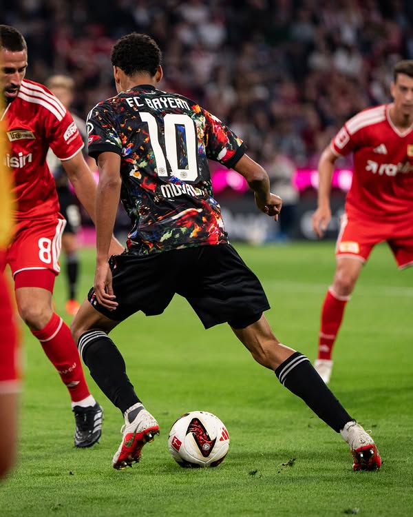 Adidas Bayern Munich 拜仁慕尼黑2026啤酒節特別版球衣 KQ6516