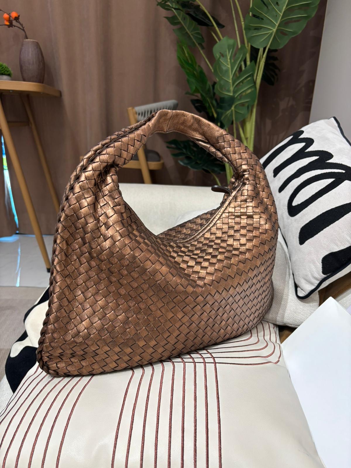 Bottega Veneta BV hobo calfskin 100%Authentic, 98%New ✅Dust bag