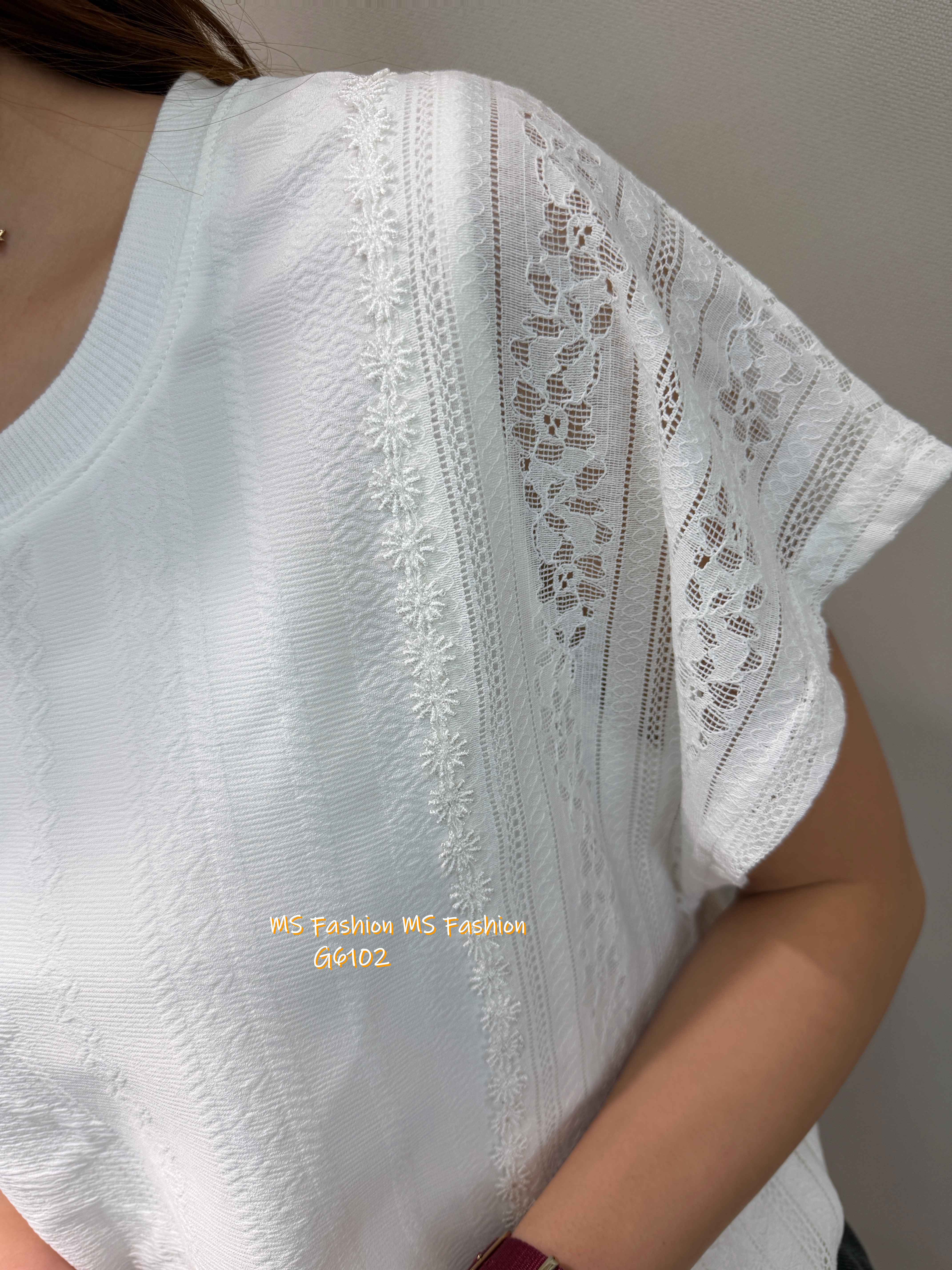 G6102 韓國🇰🇷暗紋淨色通花top