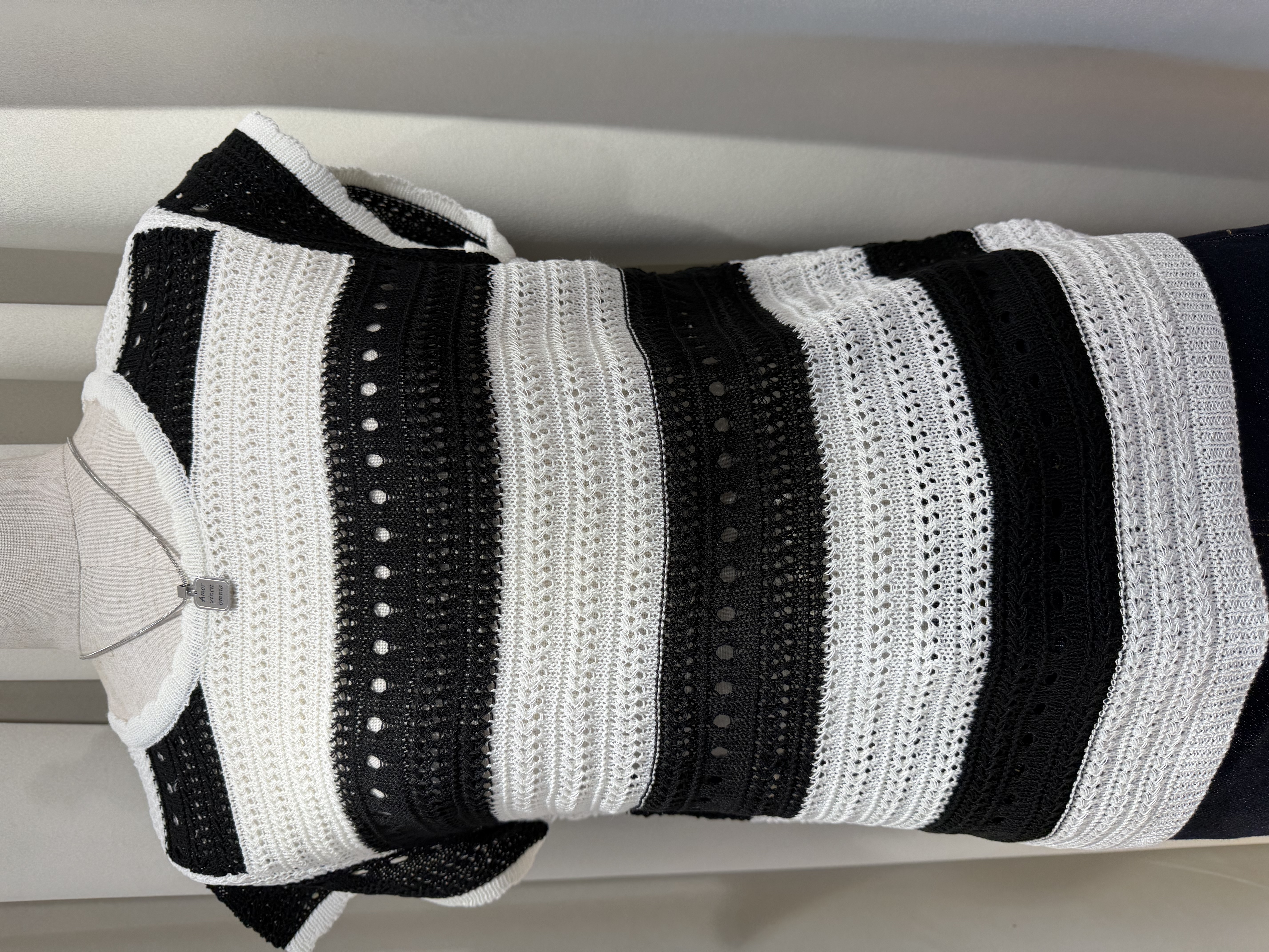 黑白條紋針織上衣