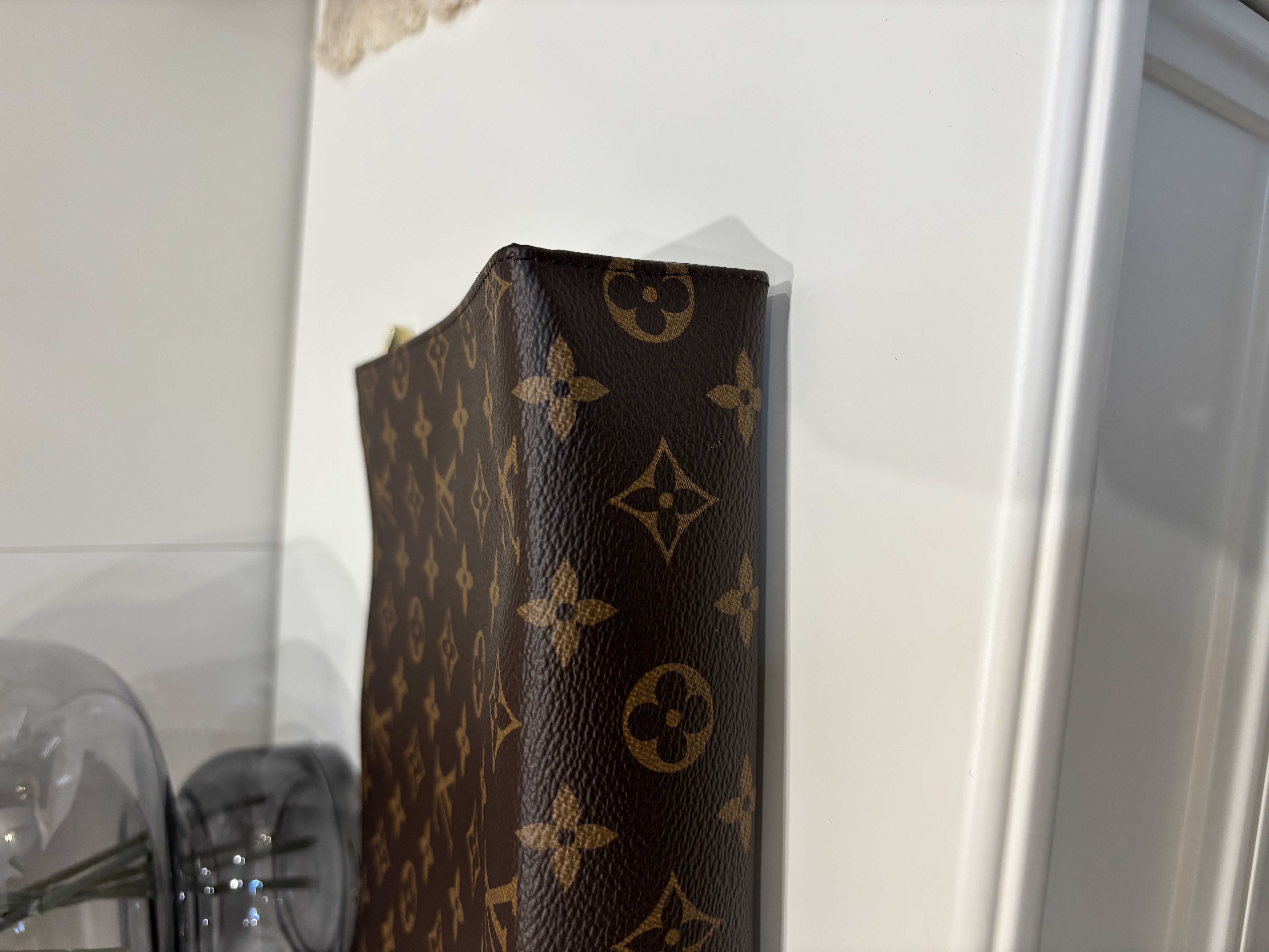Lv pochette Toilette 26 clutch Monogram 梳洗包100%Authentic, 99%New