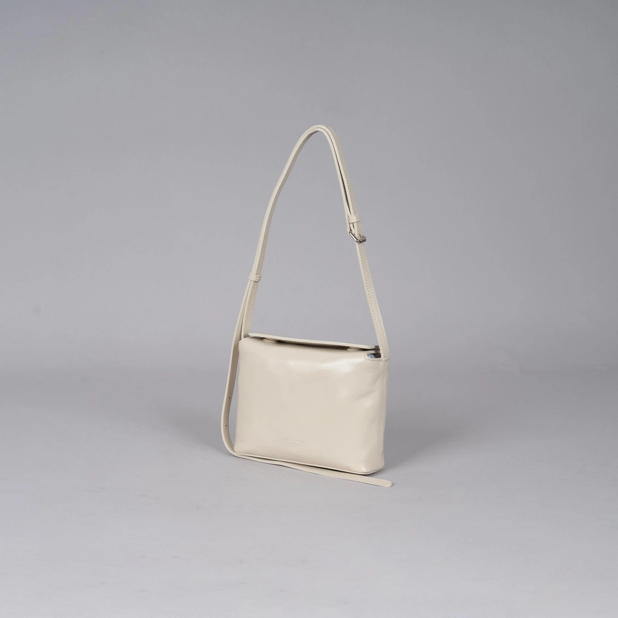  【26SS】預訂_TV Bag By Bucks & leather