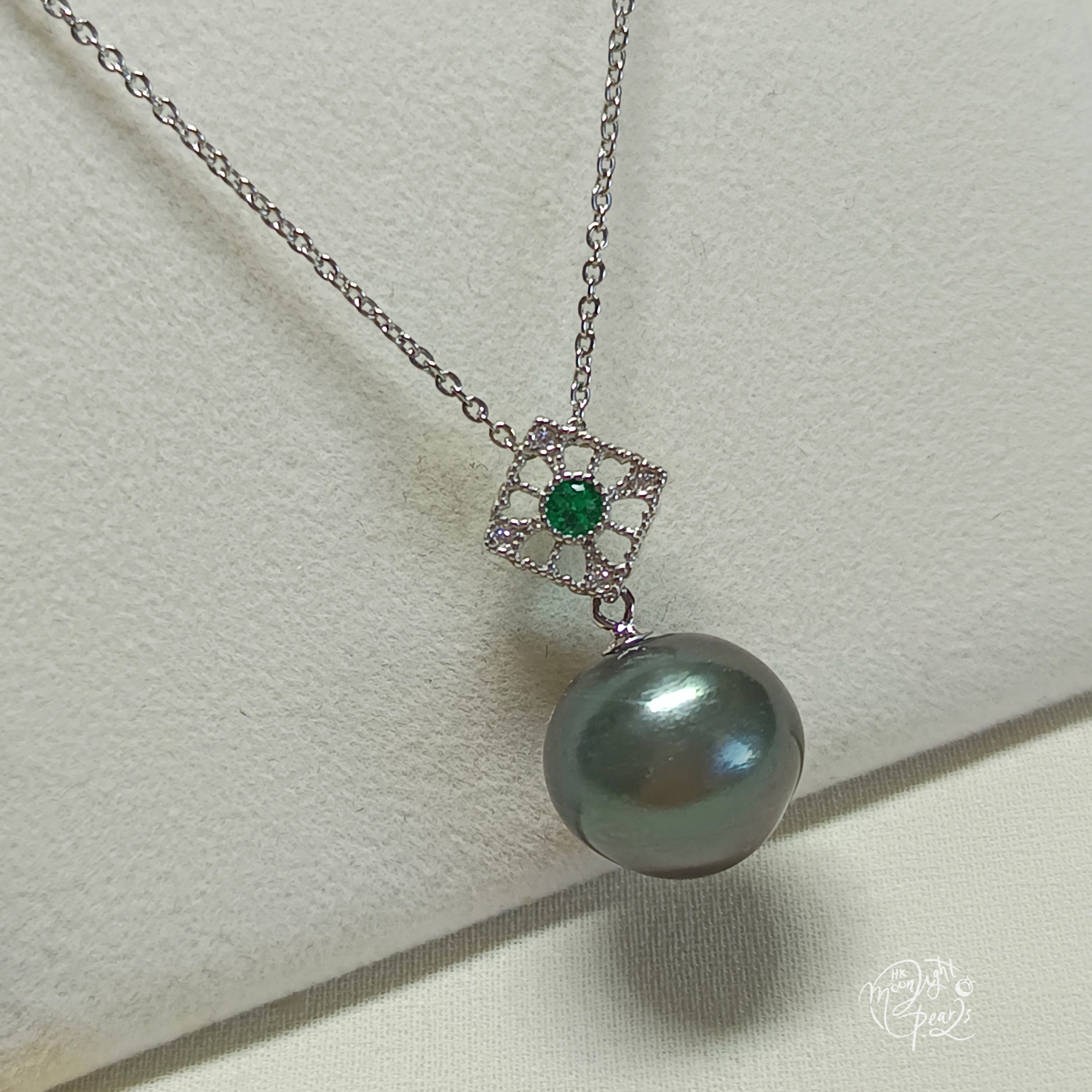 特價品‼️近圓極強光大溪地墨綠黑海水珍珠精工s925銀微鑲綠鋯石吊墜（送注白金鍊）