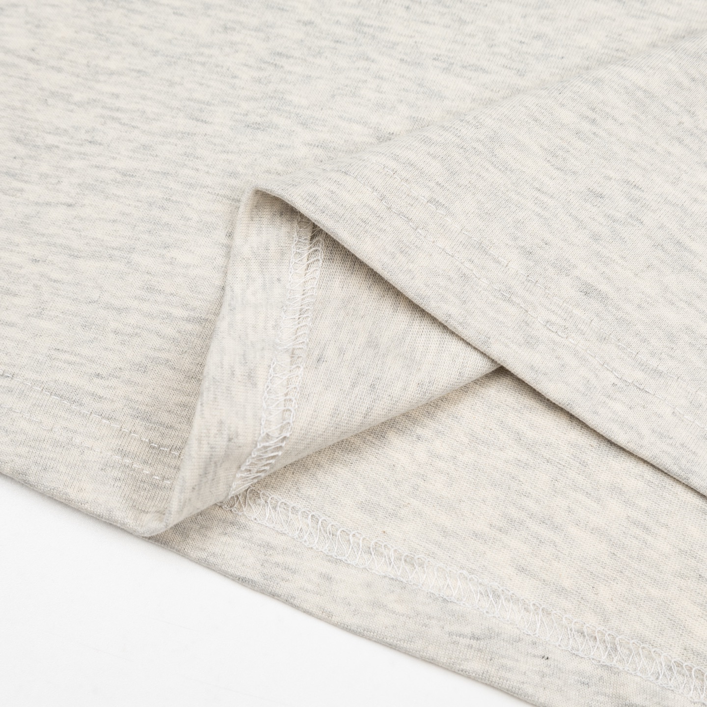 Mardi Mercredi Swing The Tail Ddanji Pearl Necklace T-shirt