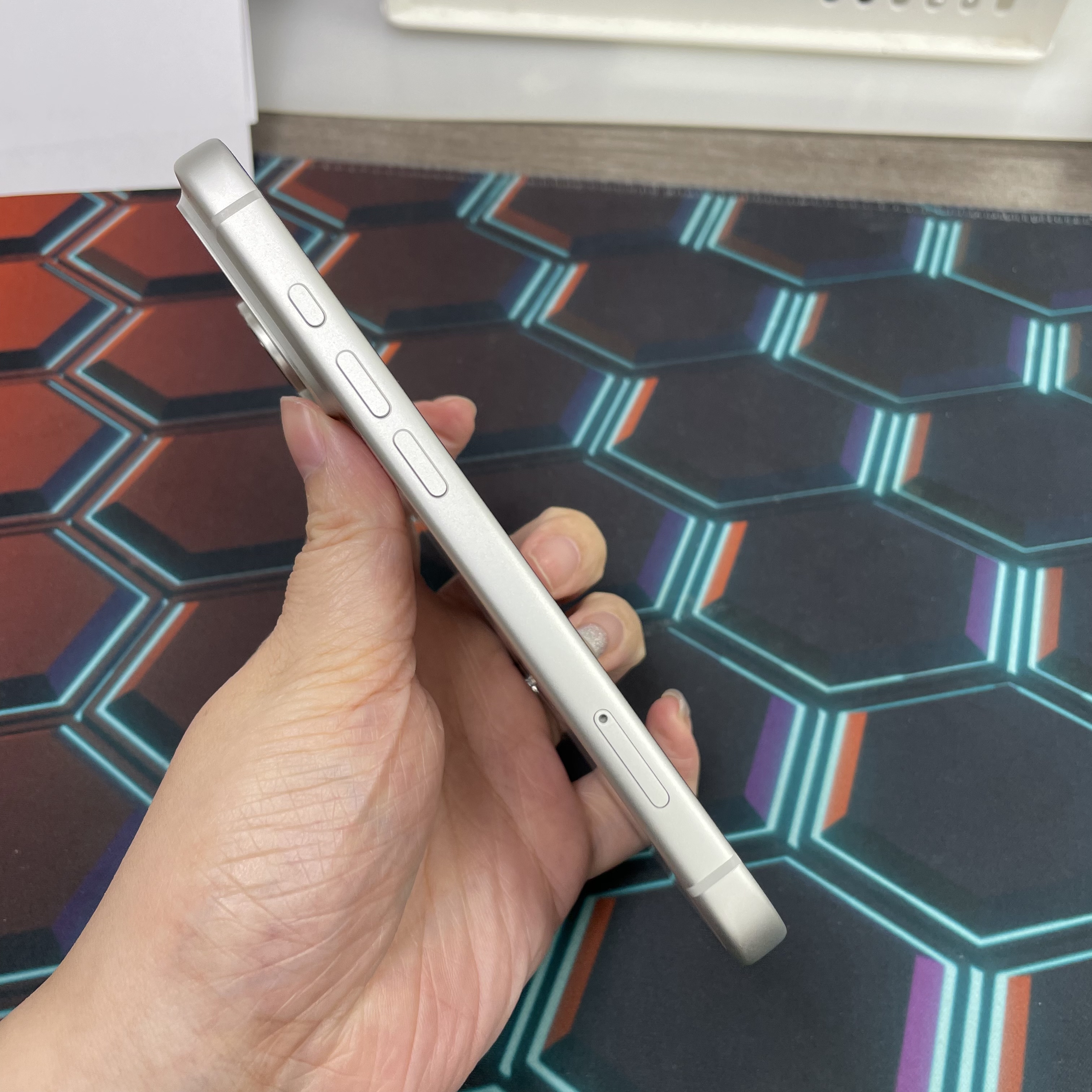*8243 17 pro 勁靚機 256GB 電99 銀色 sliver