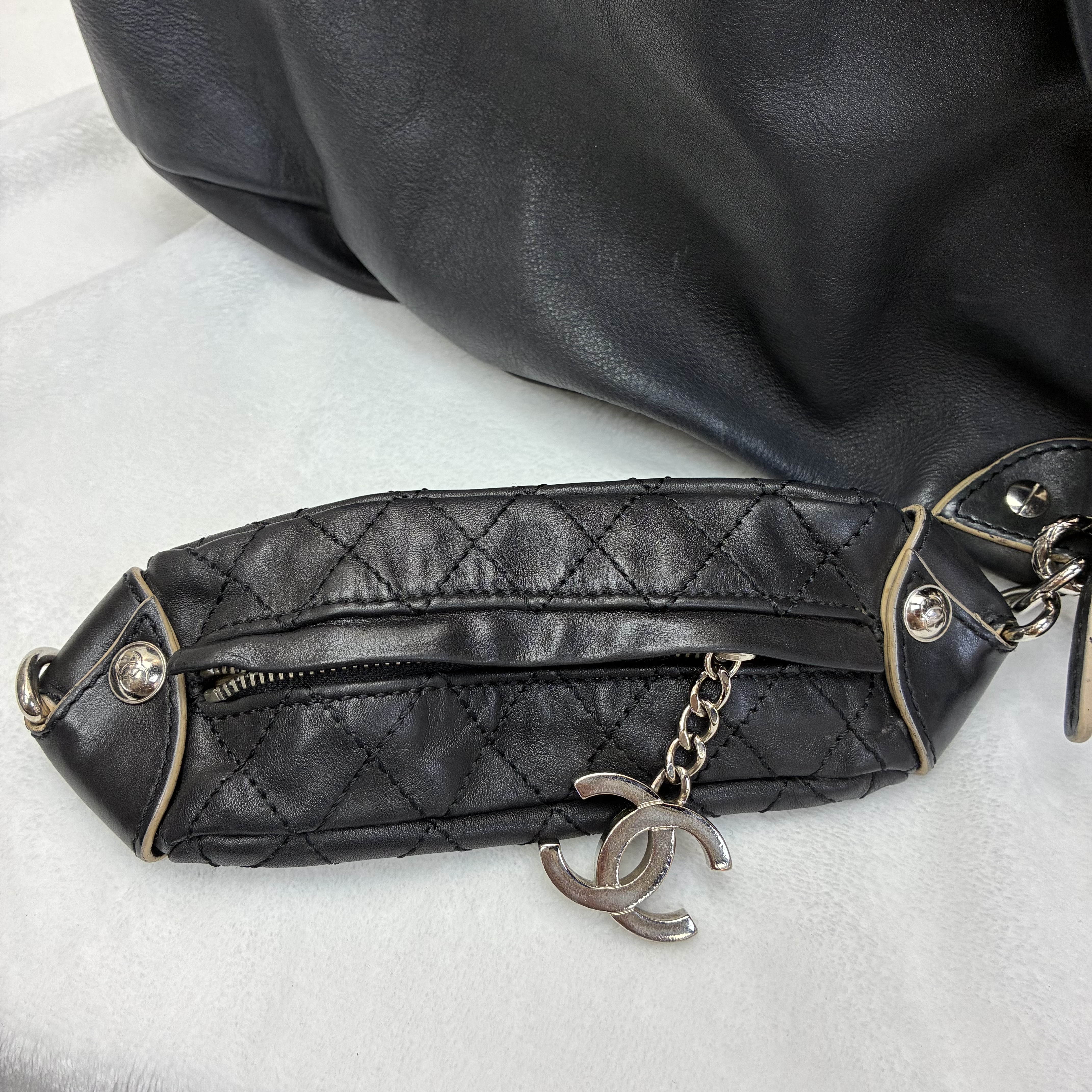 Chanel 黑銀雙C鏈帶單肩流浪包 hobo