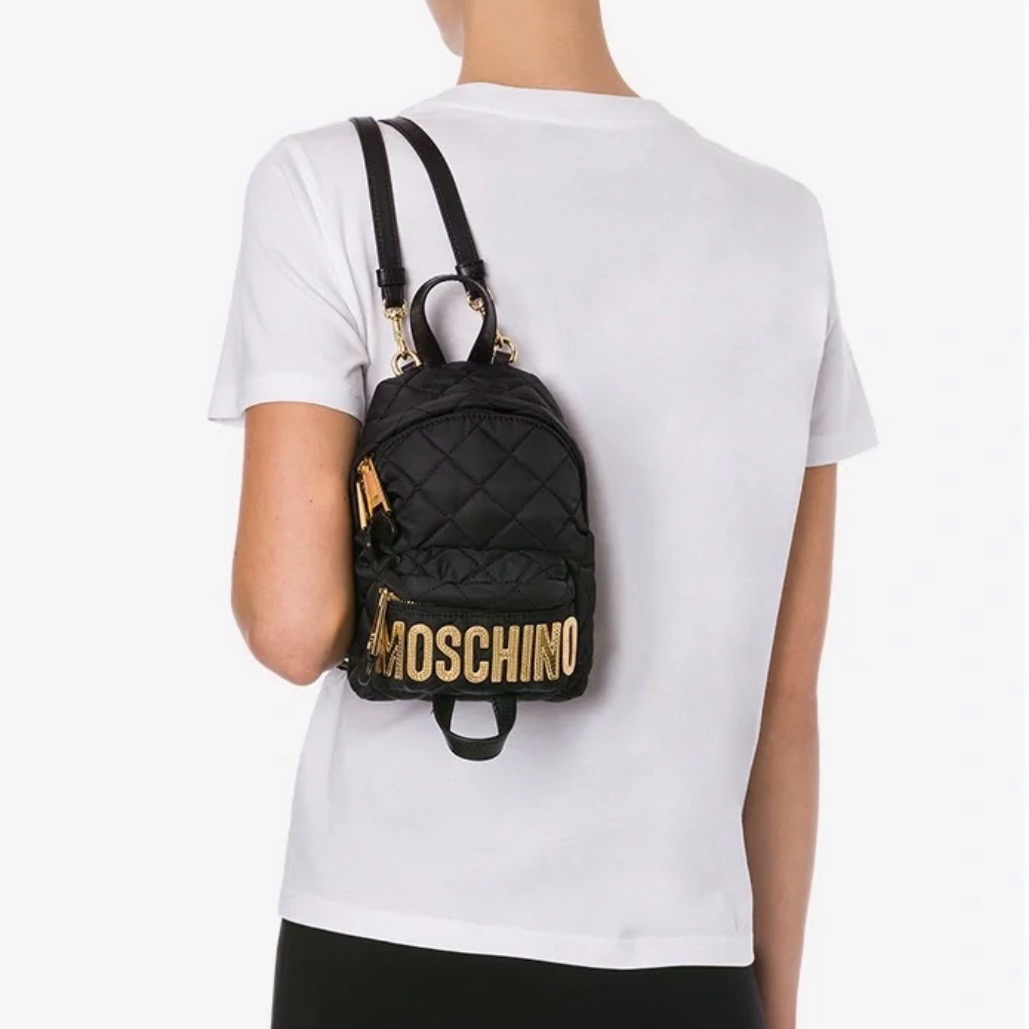 Moschino經典帆布菱格紋雙肩包