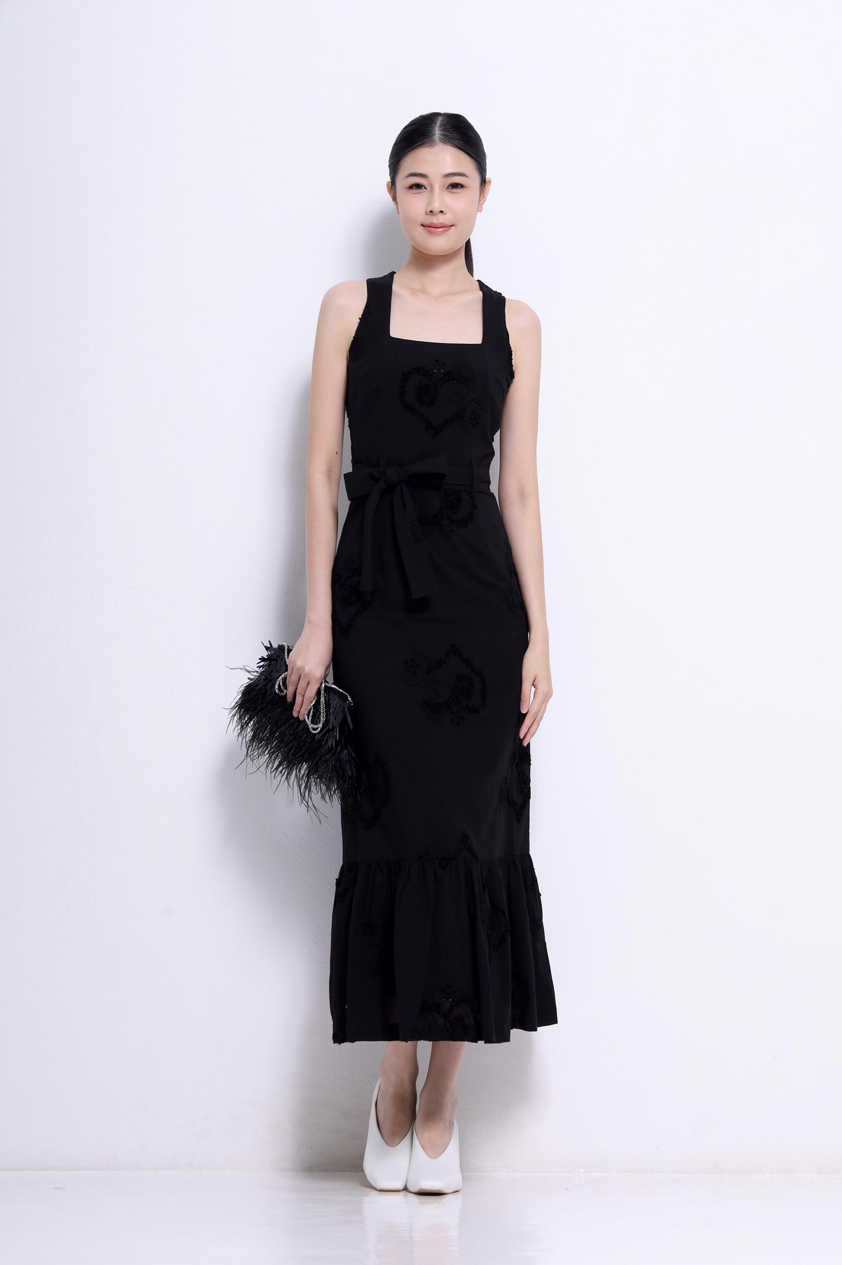 CD2146 EMBD CUTOUT LACE DRESS