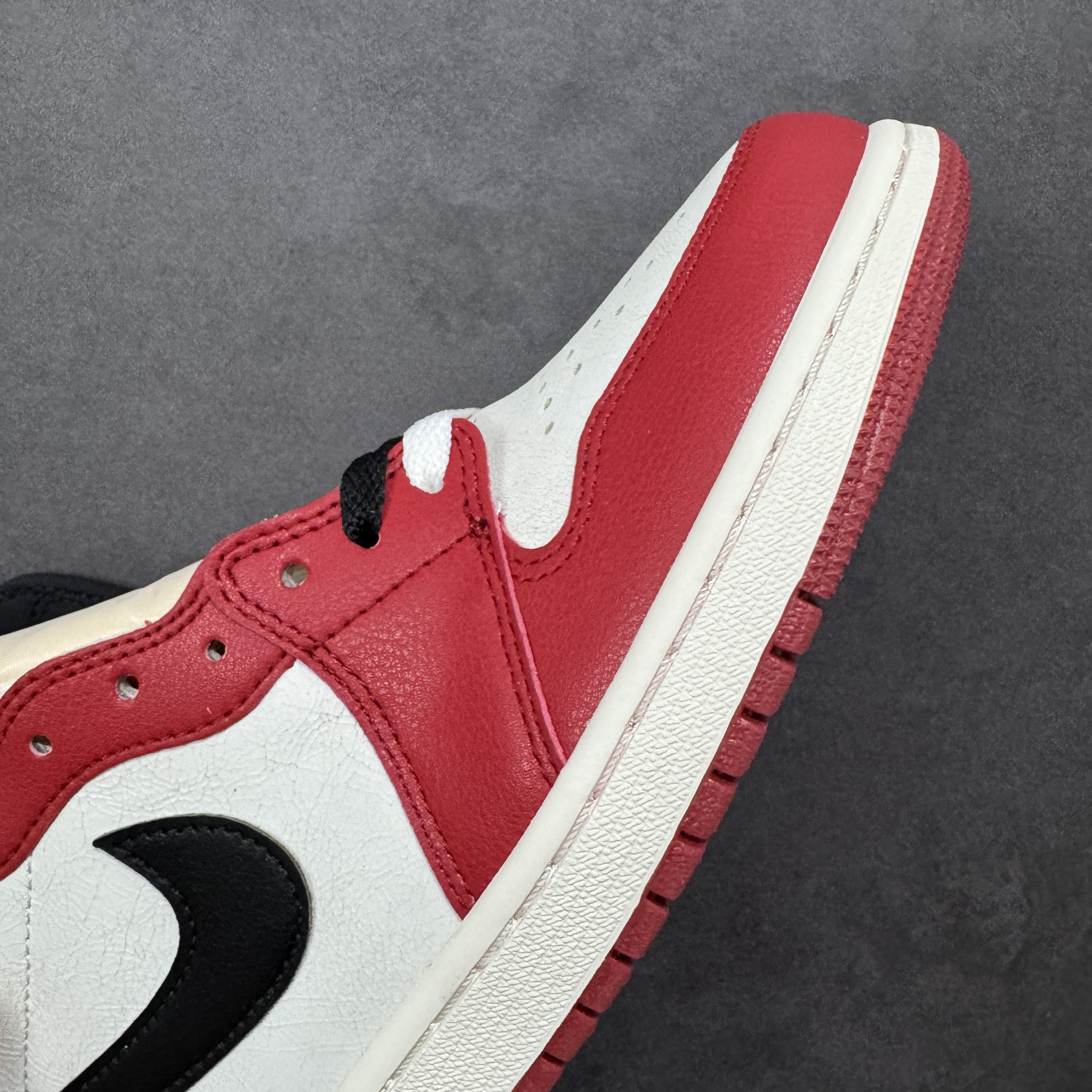 Air Jordan 1 Retro High OG 'Chicago Lost & Found' DZ5485-612