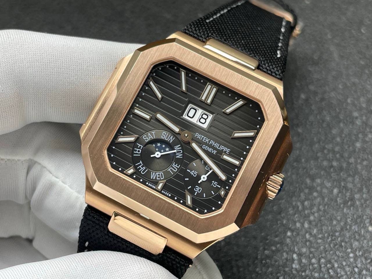 🌐百达翡丽 推出设计与美学： Cubitus 5822P-001表壳尺寸 45毫米（对角线测量） ，这款腕表的心脏是 Caliber 240 PS CI J LU 自动上链机芯🌐