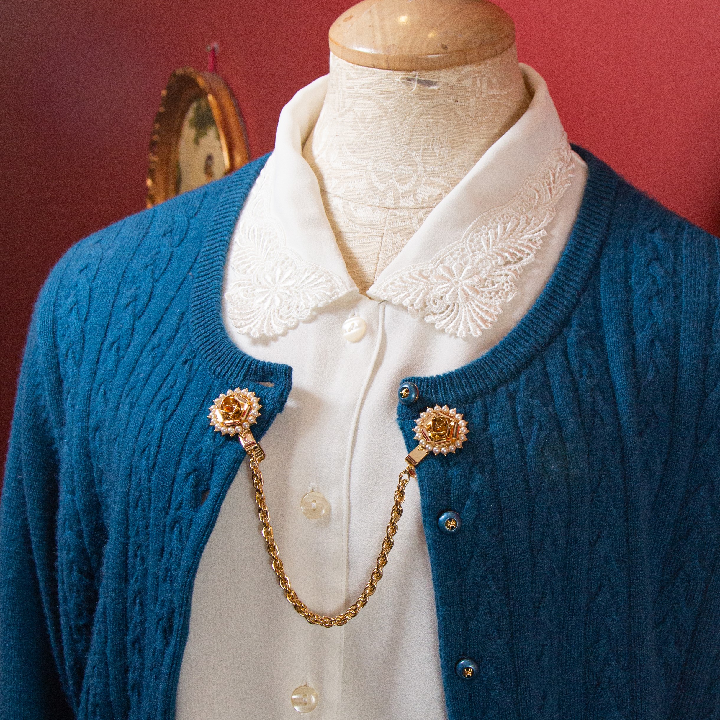 1950s Style Champagne Rose and Faux Pearl Sweater Clip (FM190)