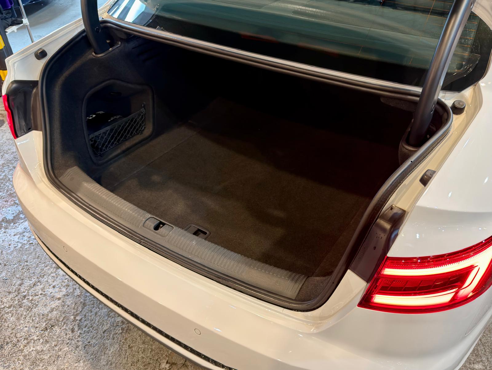 Audi A4 Sedan 30TFSI S-Line 2016