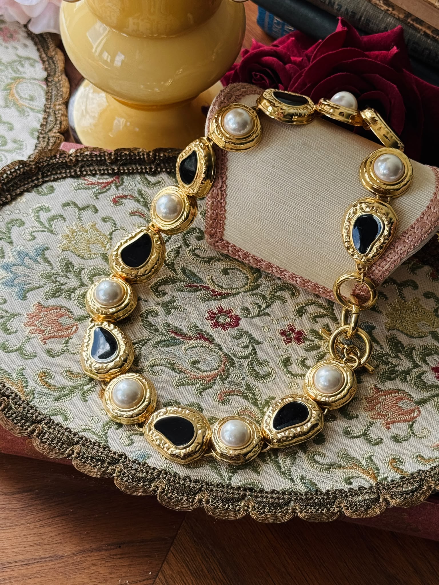 Vintage 1980s Black Pearl Medallion Necklace (MT2637)