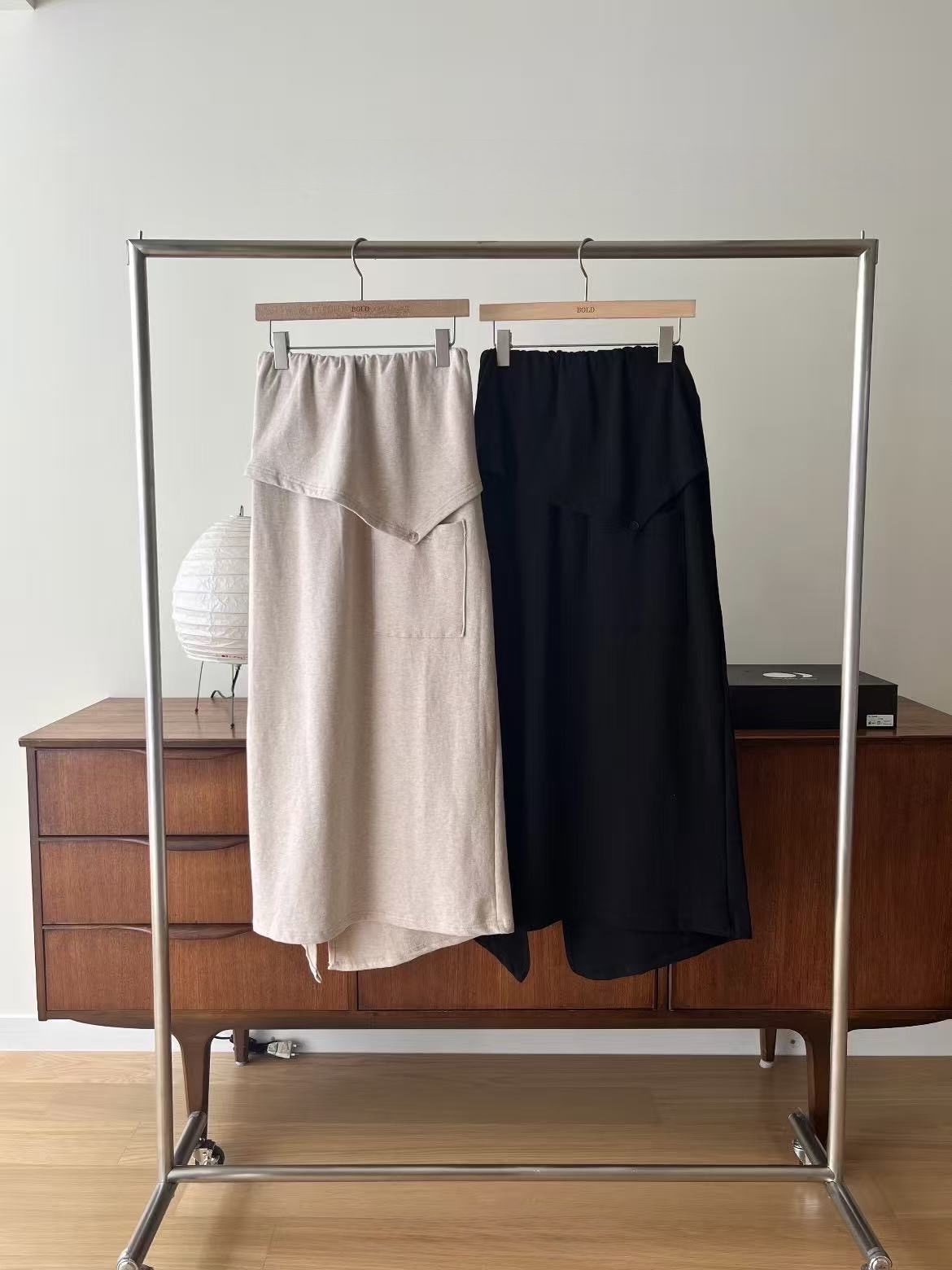 B22: 前口袋半截裙