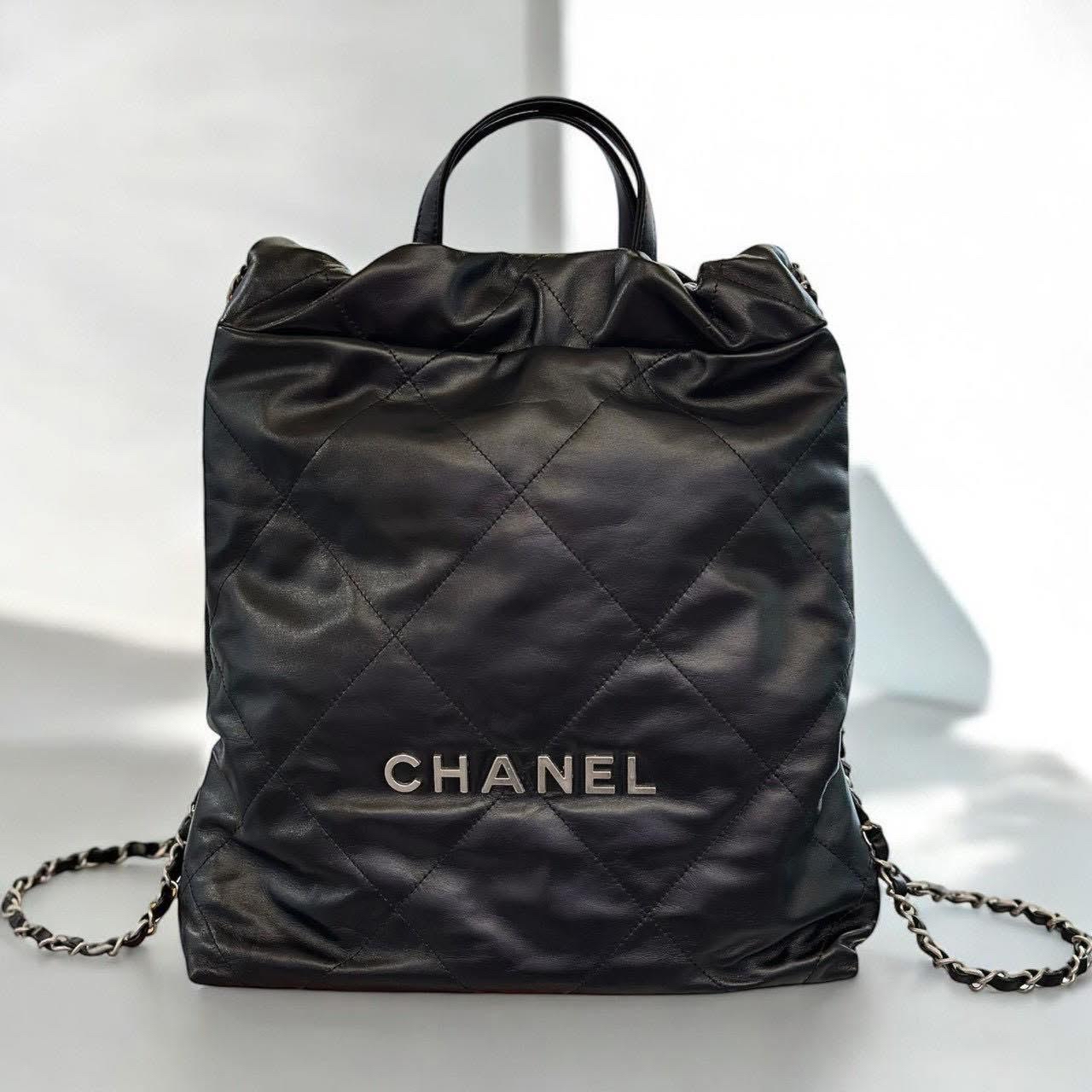 Chanel 22 backpack small 黑色銀字, 100%Authentic, 98%new ✅收據副本✅Dust bag