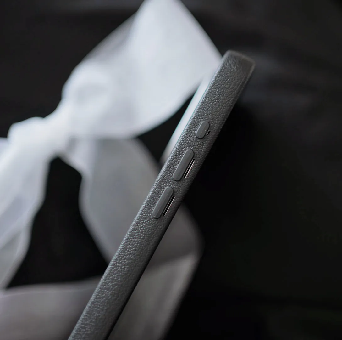 【雙白蕾絲蝴蝶結XPU皮革*黑*】iPhone Case